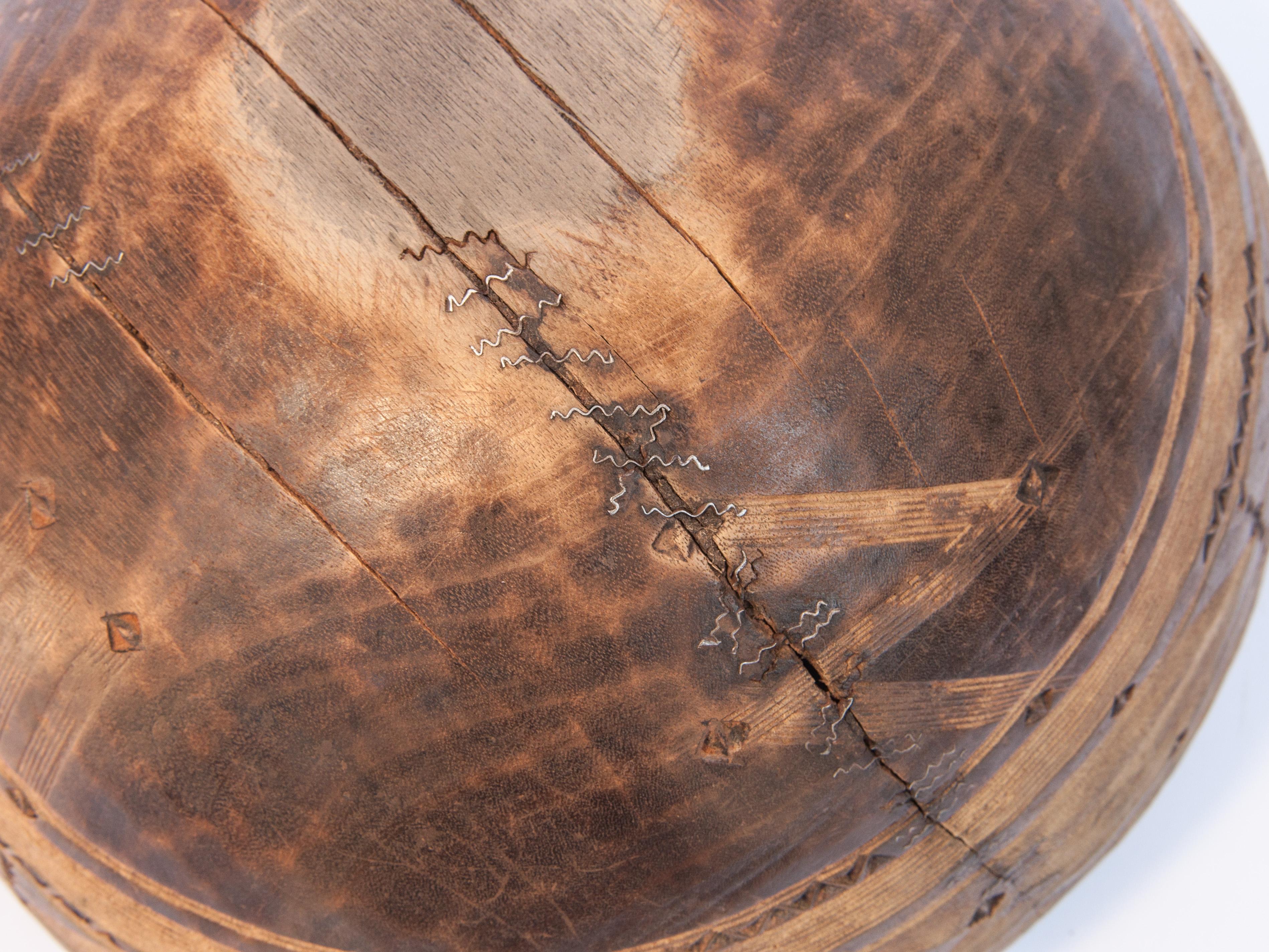 Tribal Wooden Bowl with Carved Design, Tuareg of West Africa, Mid-20th Century 7