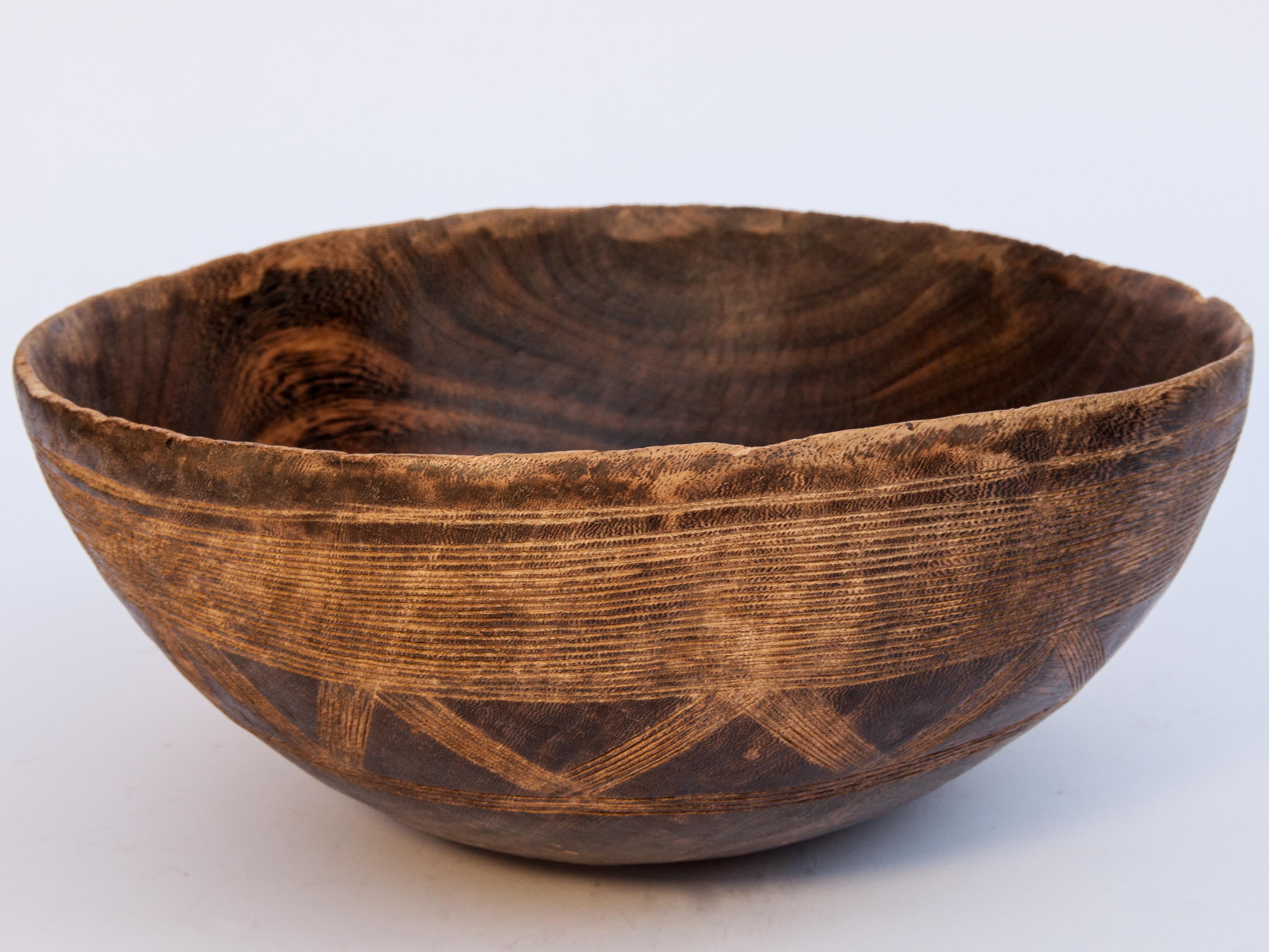 Sahrawi Tribal Wooden Bowl with Carved Design, Tuareg of West Africa, Mid-20th Century