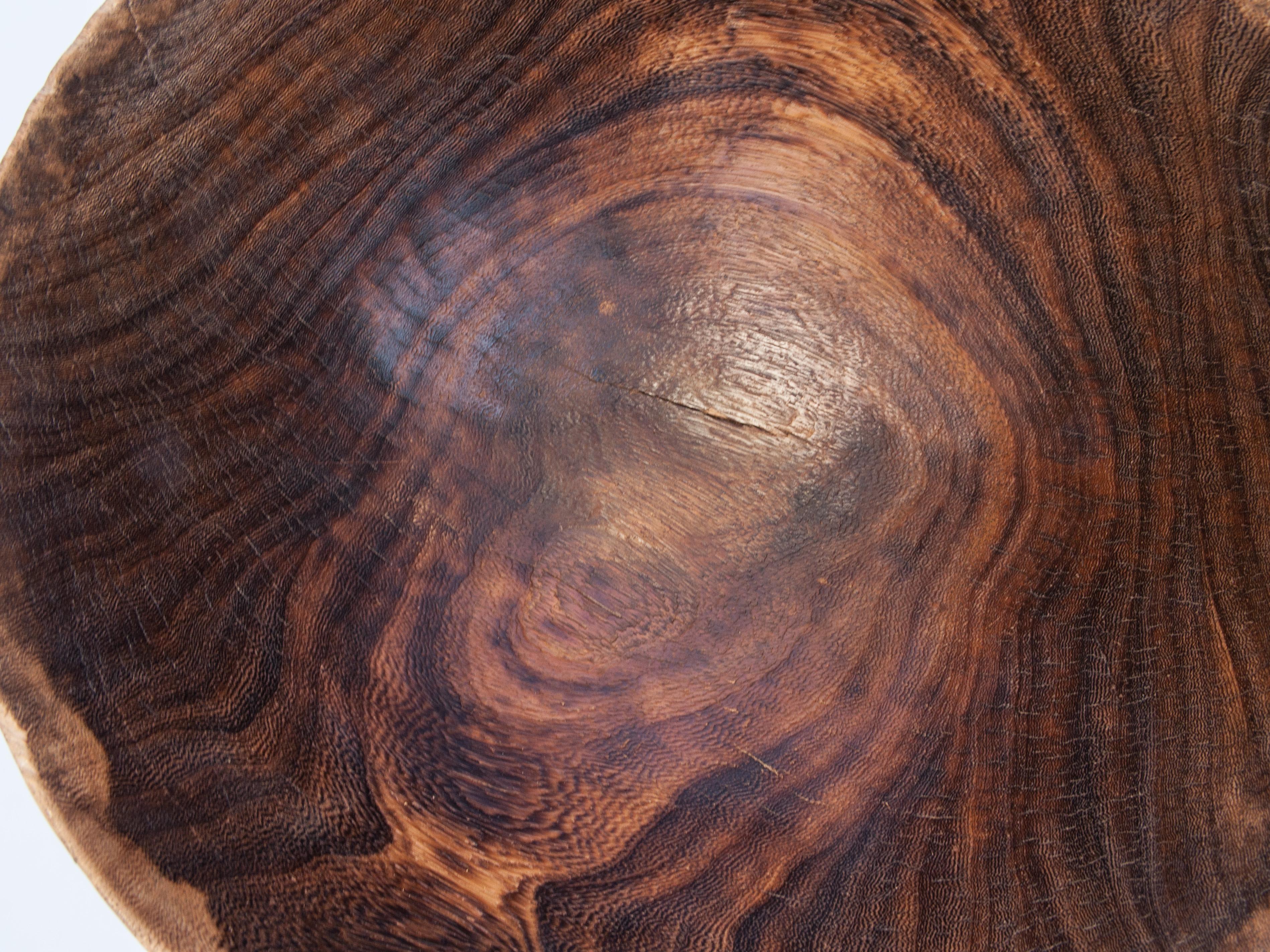 20ième siècle Bol tribal en bois avec motif sculpté, Touareg d'Afrique de l'Ouest, milieu du 20e siècle