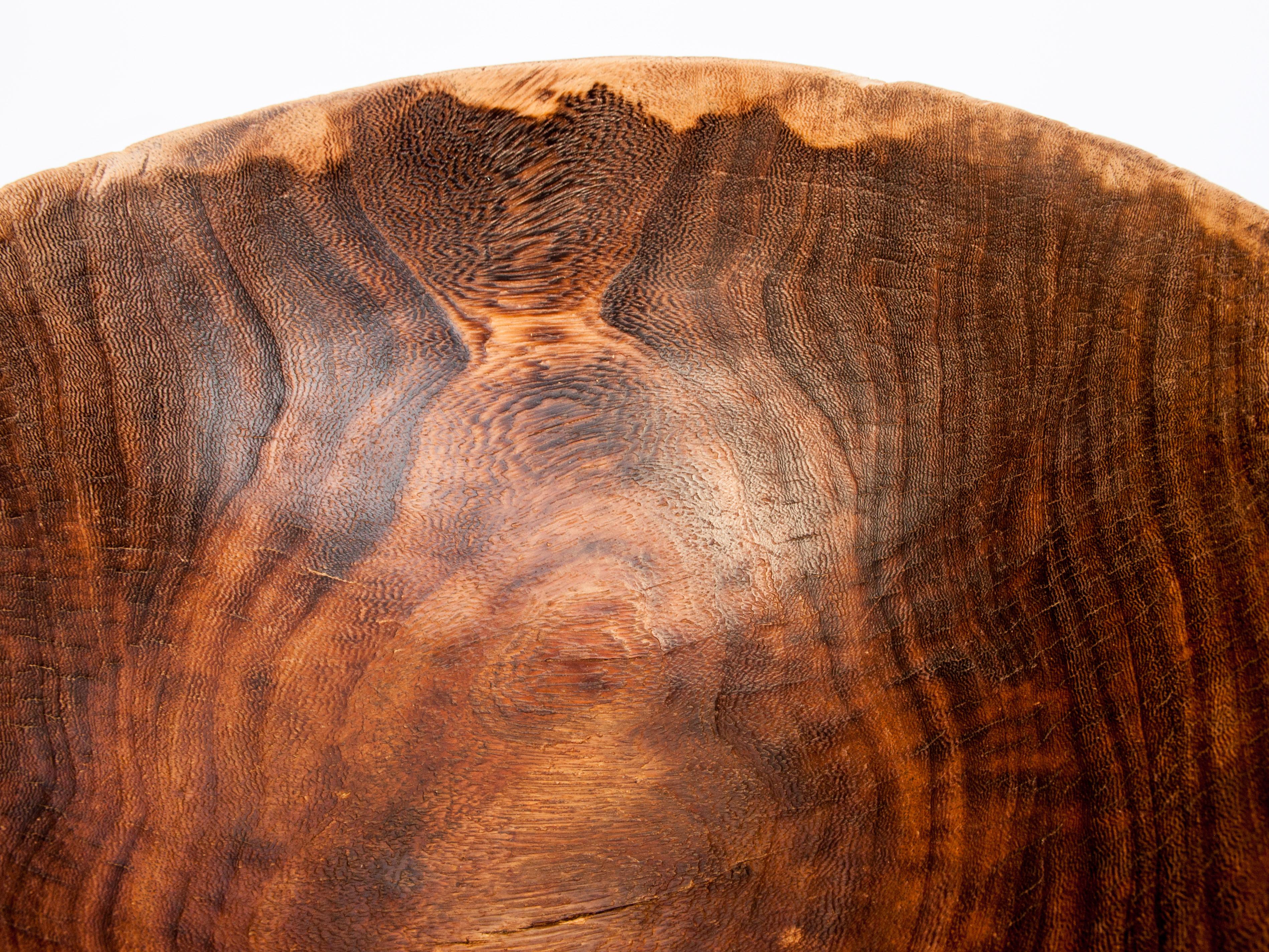 Bois Bol tribal en bois avec motif sculpté, Touareg d'Afrique de l'Ouest, milieu du 20e siècle