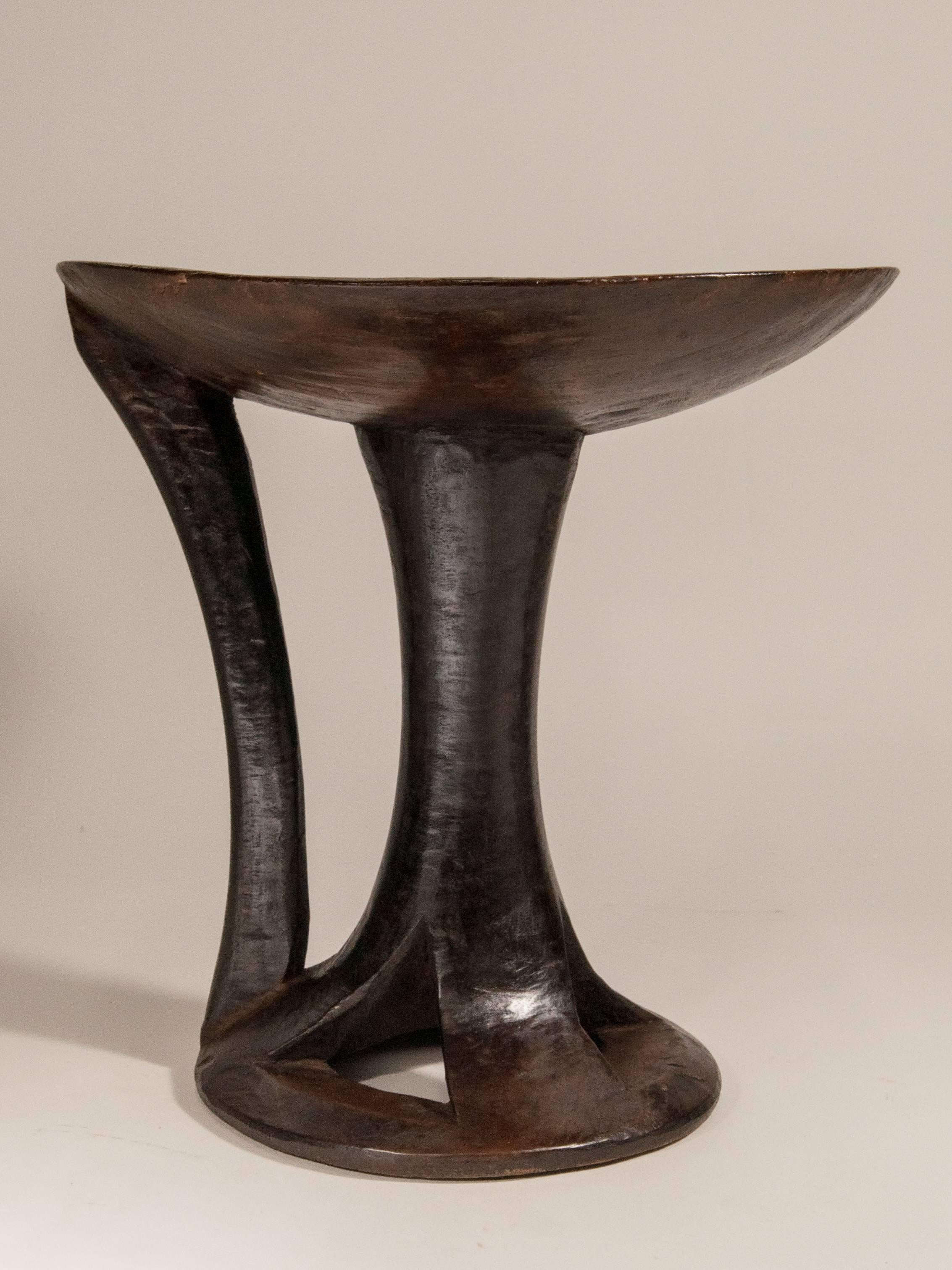 Tribal Wooden Food Tray on Stand with Handle, Nagaland, Mid-Late 20th Century In Fair Condition In Point Richmond, CA