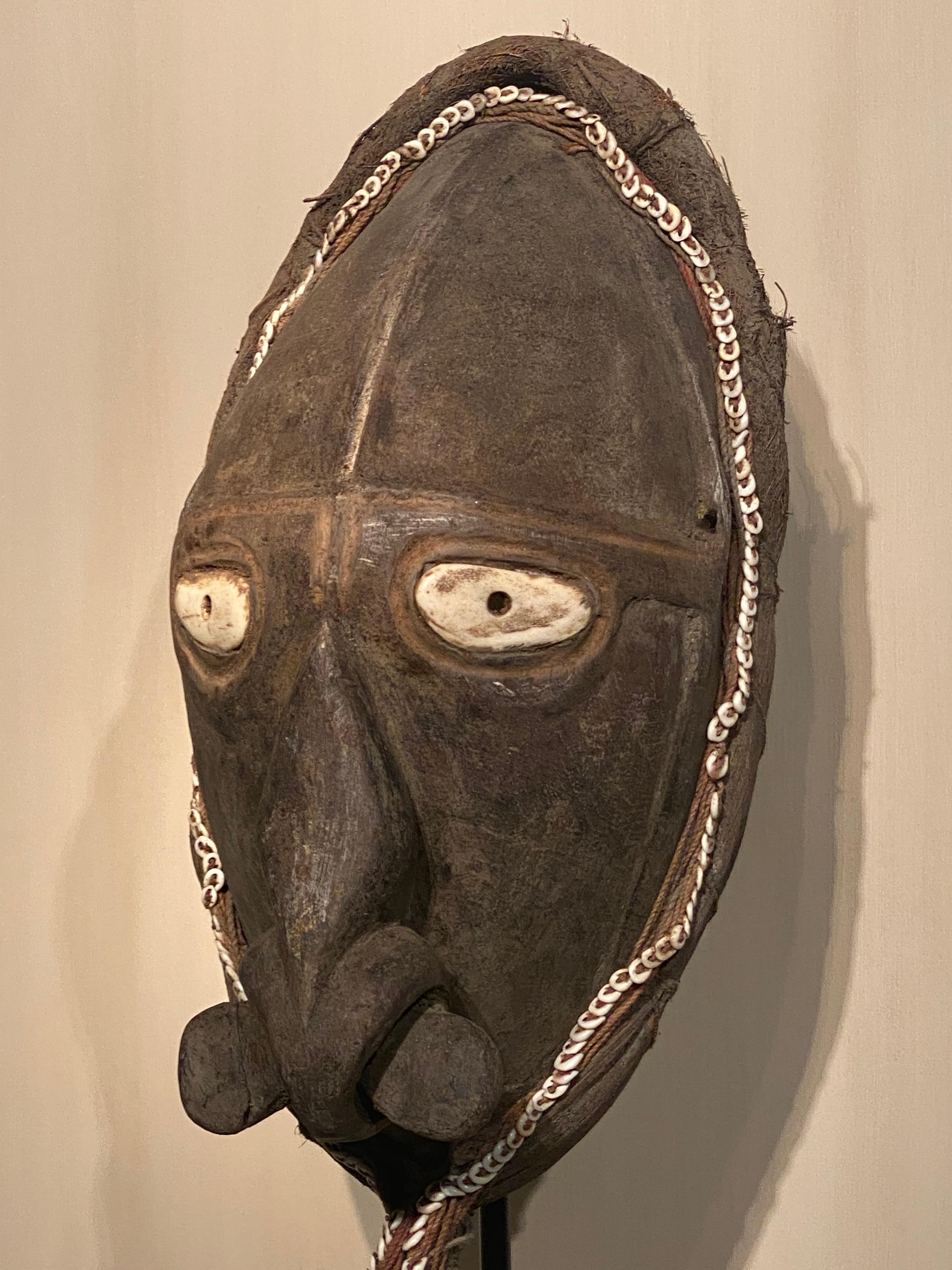 Patinated Tribal Wooden mask from Papua New Guinea For Sale