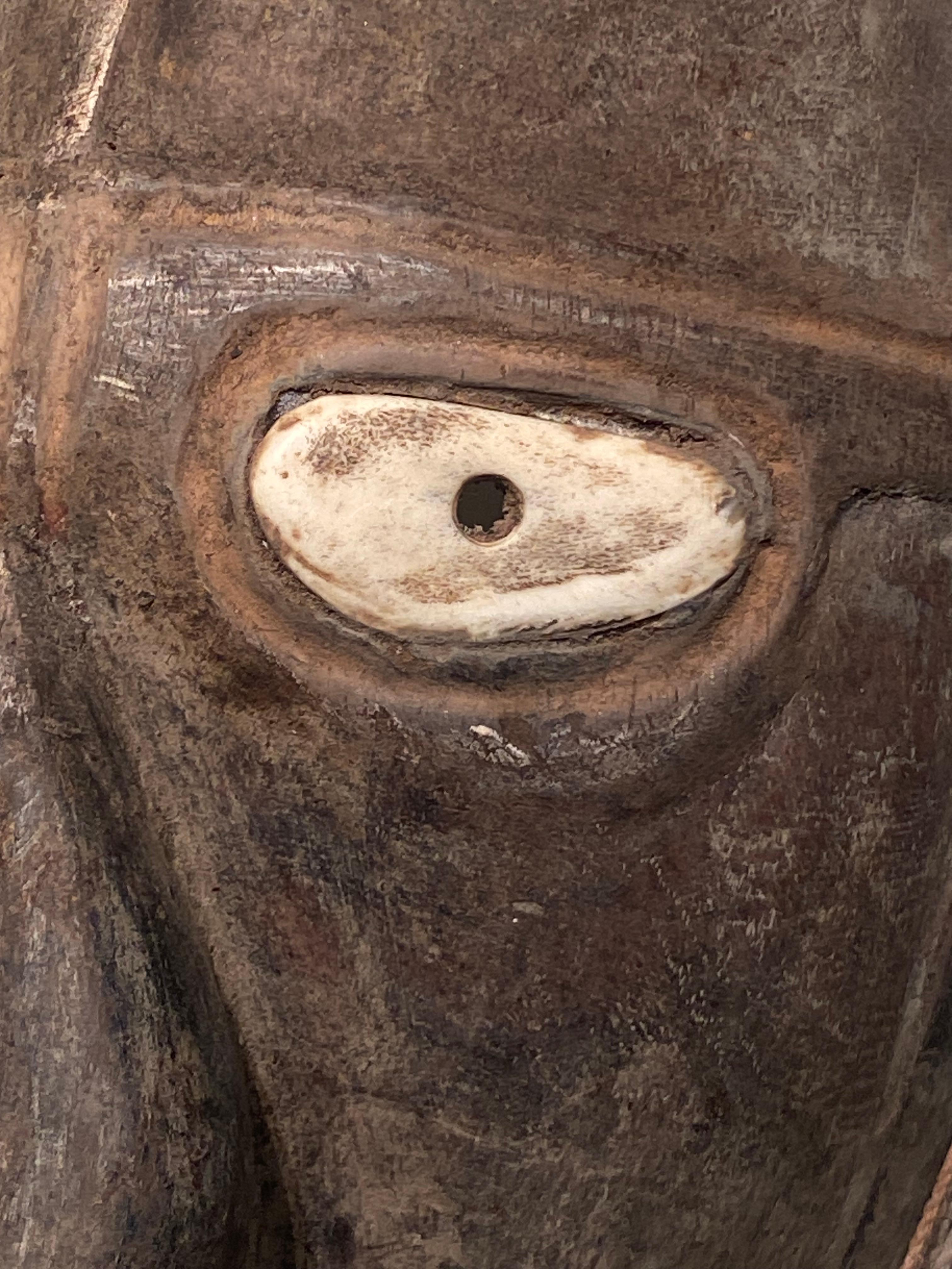 Tribal Wooden mask from Papua New Guinea In Good Condition For Sale In Schellebelle, BE