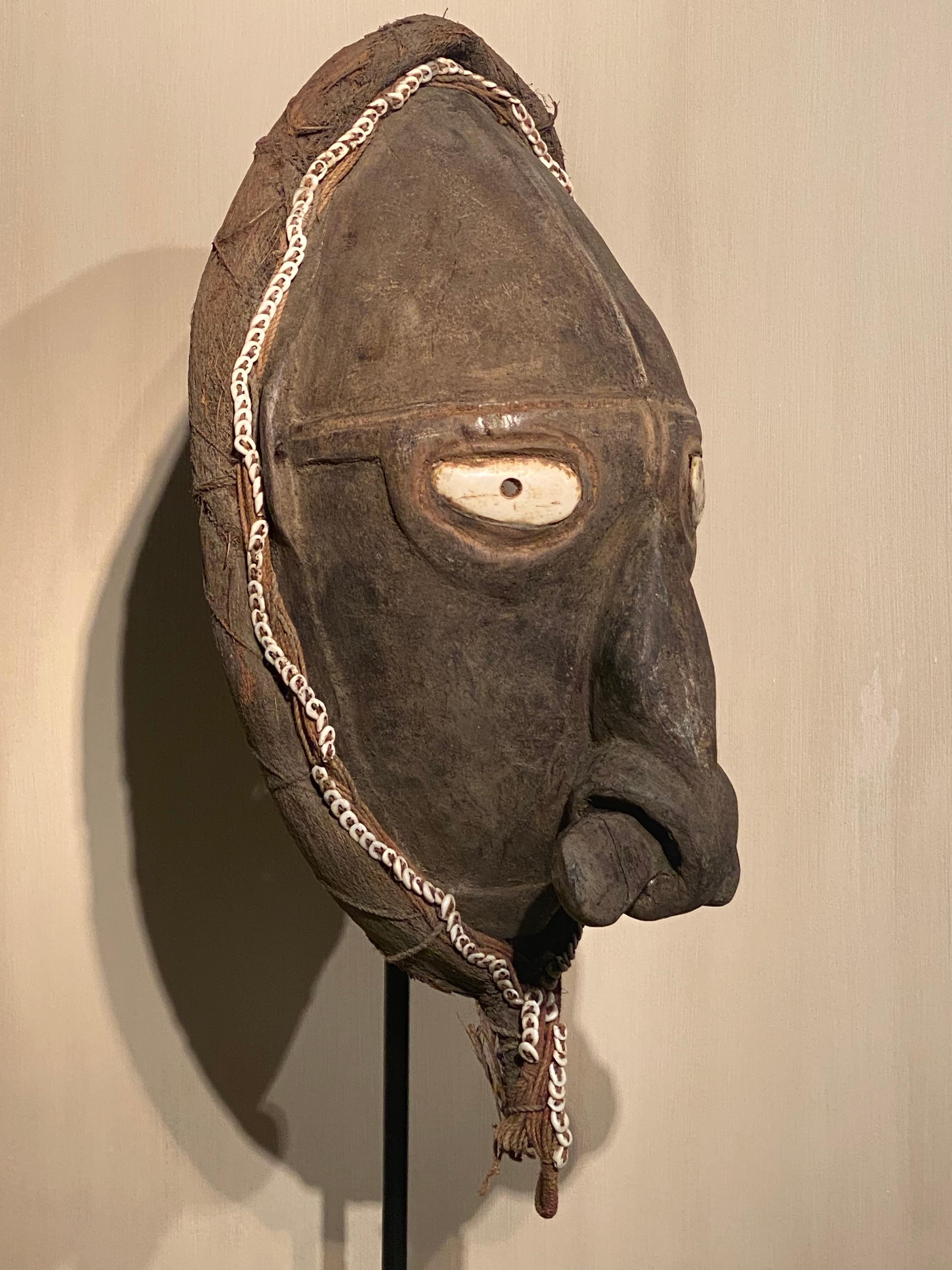 Tribal Wooden mask from Papua New Guinea For Sale 1