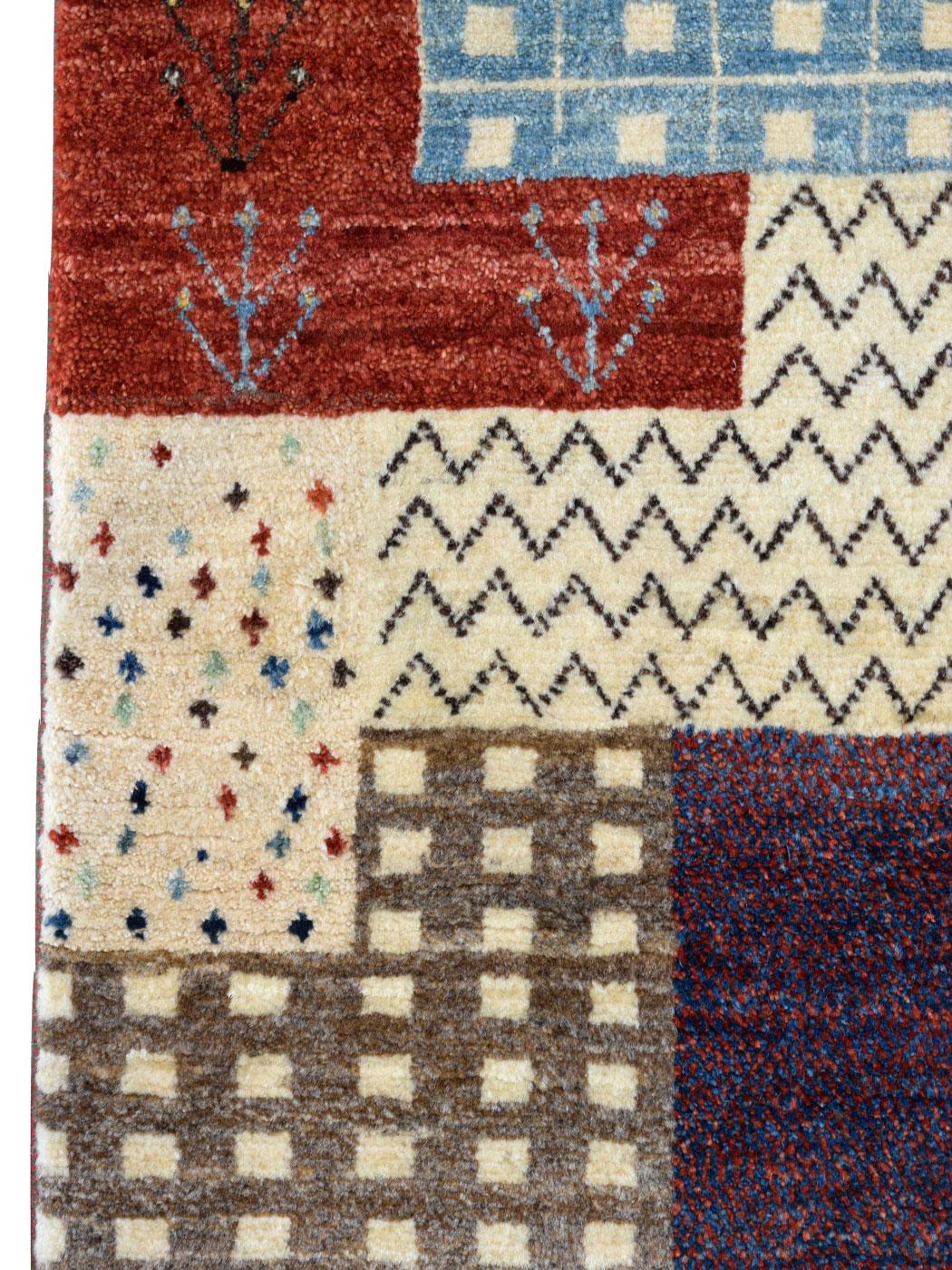 Stammeswolle Perserteppich, Blau, Rot, Creme und Brown, 3' x 6' (Stammeskunst) im Angebot