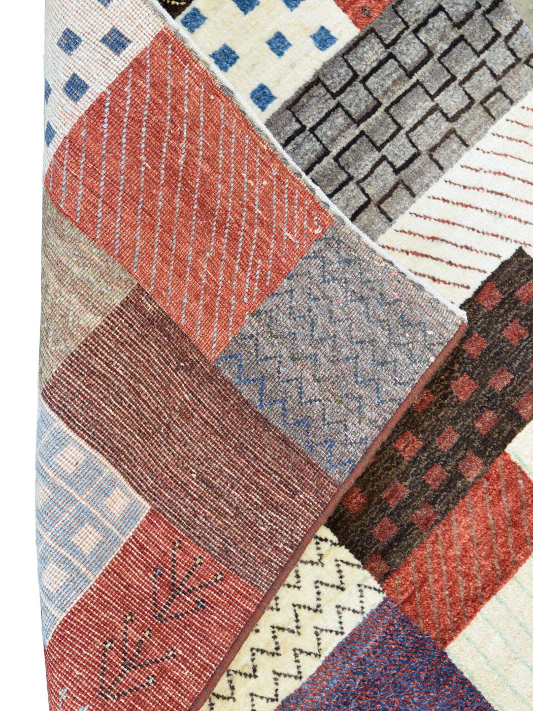 Stammeswolle Perserteppich, Blau, Rot, Creme und Brown, 3' x 6' (21. Jahrhundert und zeitgenössisch) im Angebot