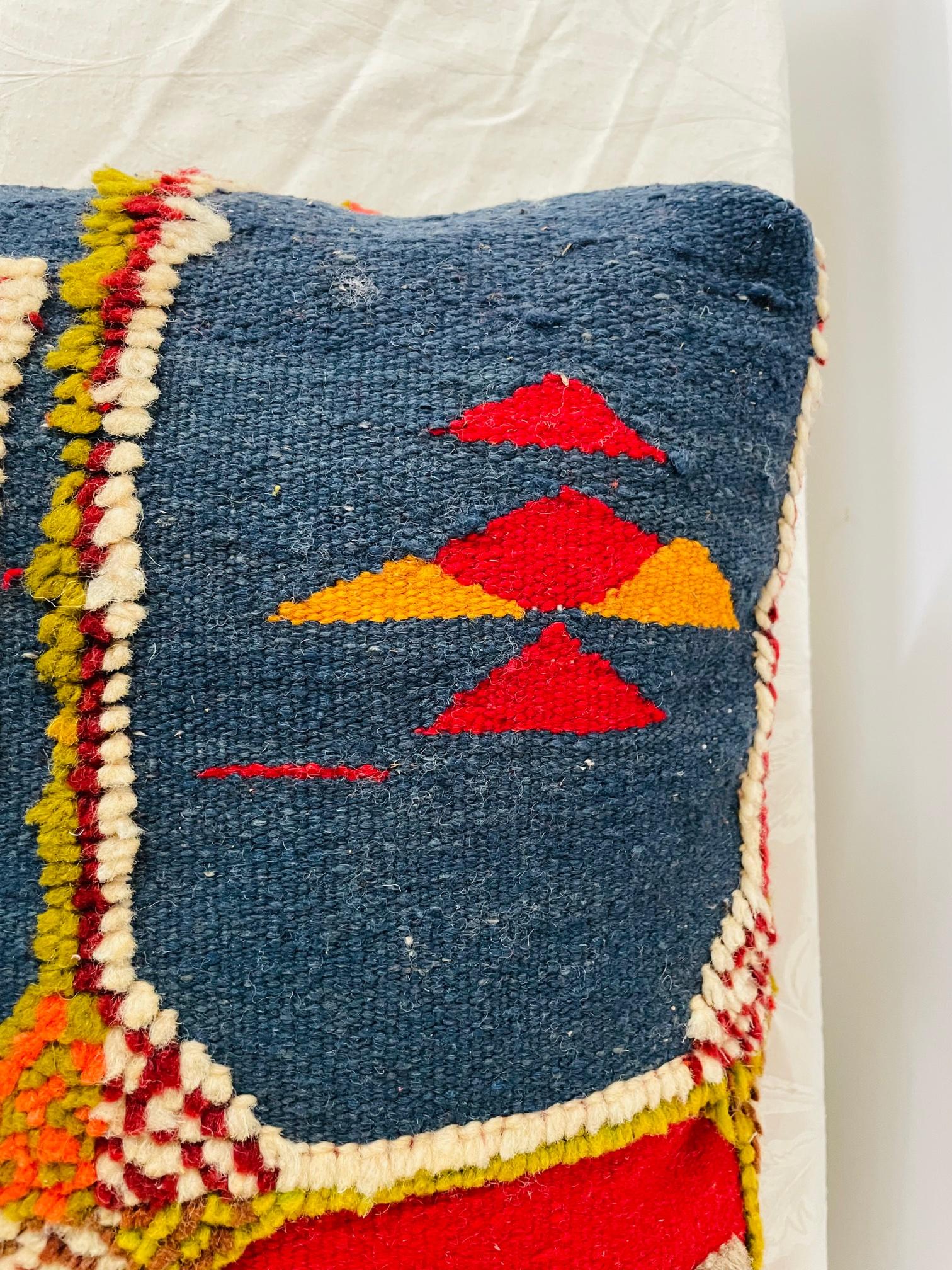 Coussin ou oreiller Kilim vintage en laine tribale, une paire en vente 4