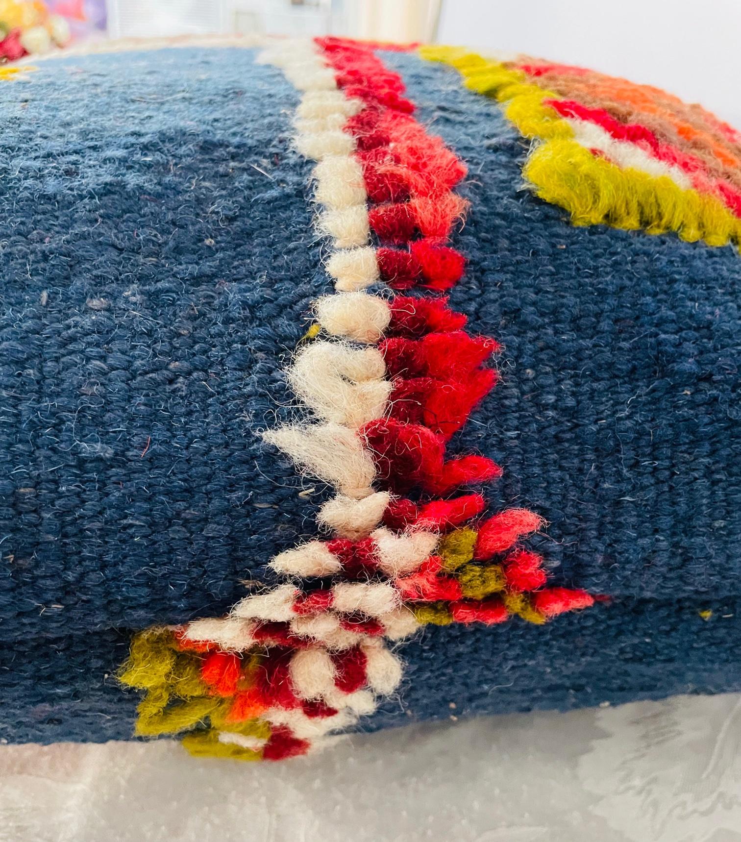 Coussin ou oreiller Kilim vintage en laine tribale, une paire en vente 6