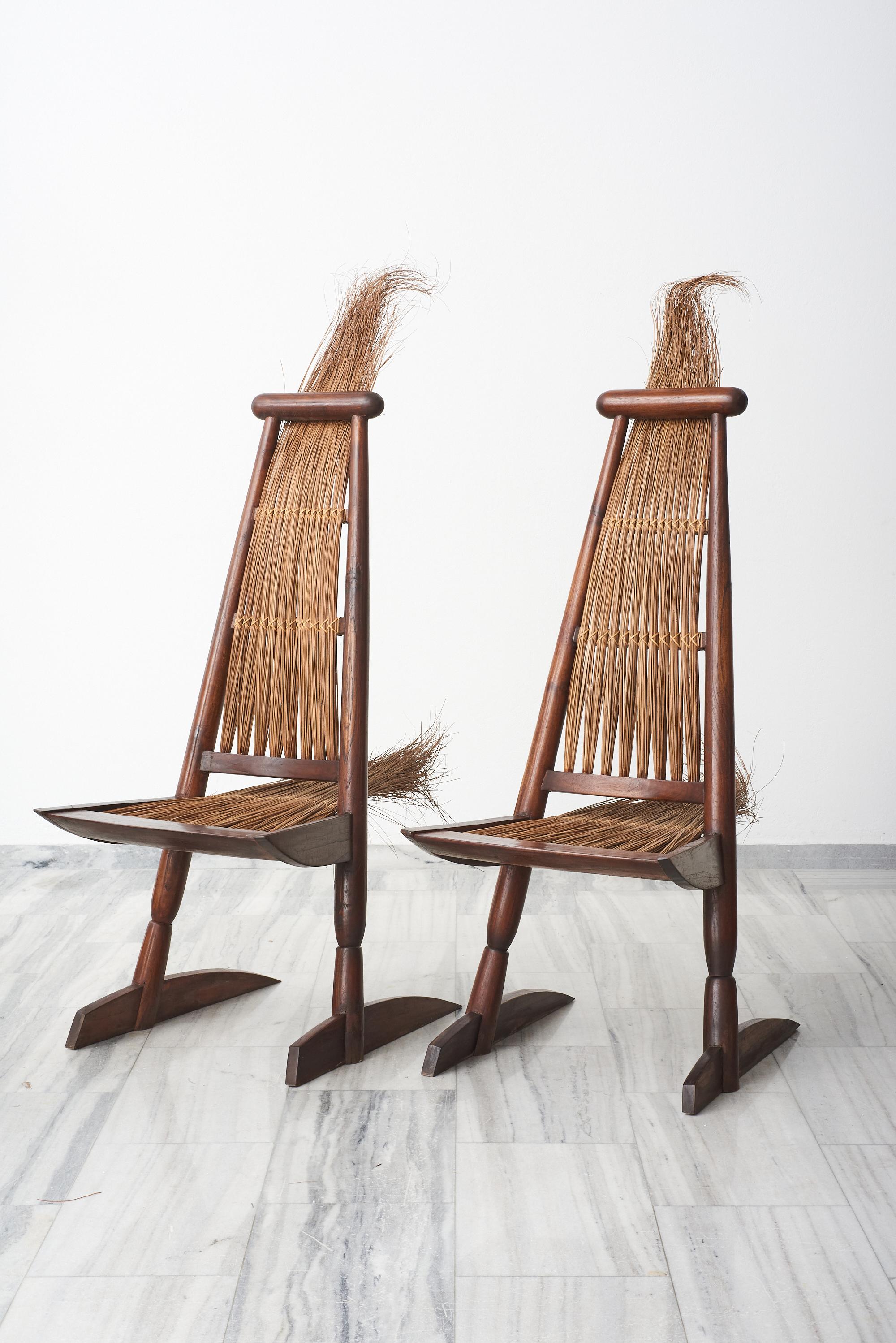 Chaise tribale unique en paille tressée, attribuée à Joaquim Terneiro, années 1970. Le prix est par chaise. 2 disponibles.