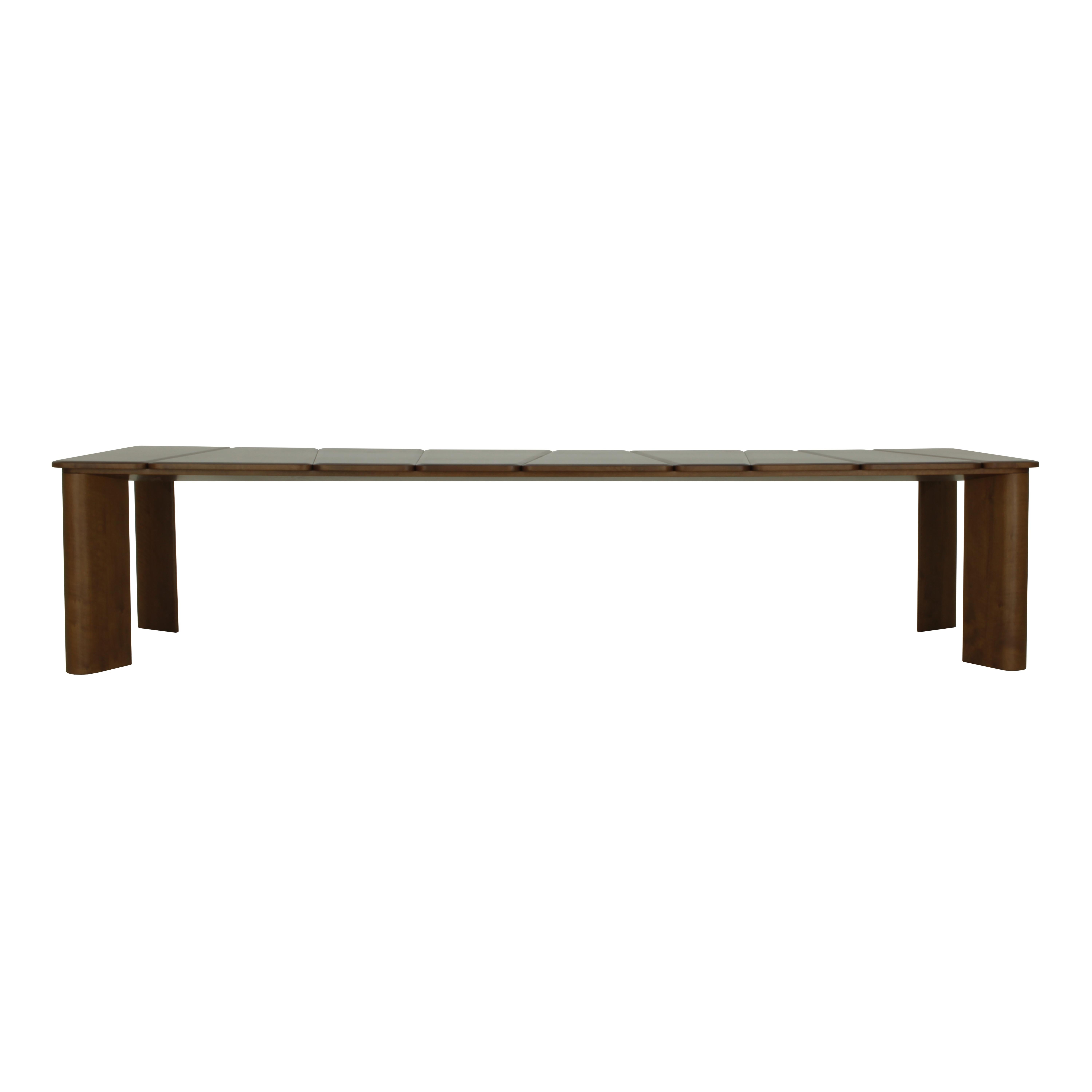 Table de salle à manger Tribeca par Giacomo Tomazzi Studio
Dimensions : L 270 x D 110 x H 75 cm
MATERIAL : Bois. 

ABOUT Giácomo Tomazzi est diplômé en architecture et en urbanisme de l'Université fédérale de Santa Catarina, avec une spécialisation