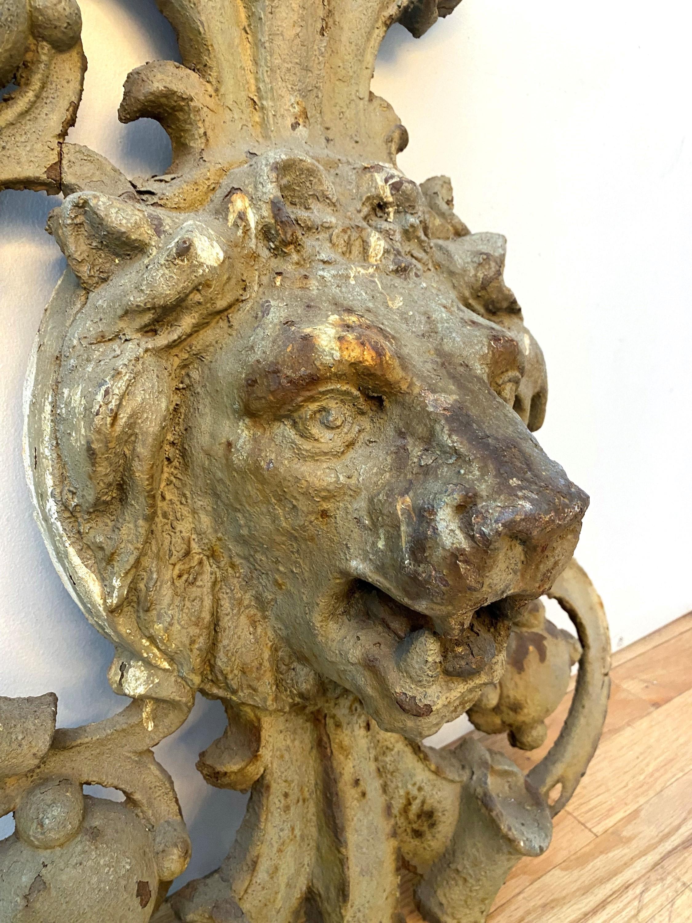 Tribeca Film Festival Building. Painted Cast Iron Lion Crest In Good Condition For Sale In New York, NY