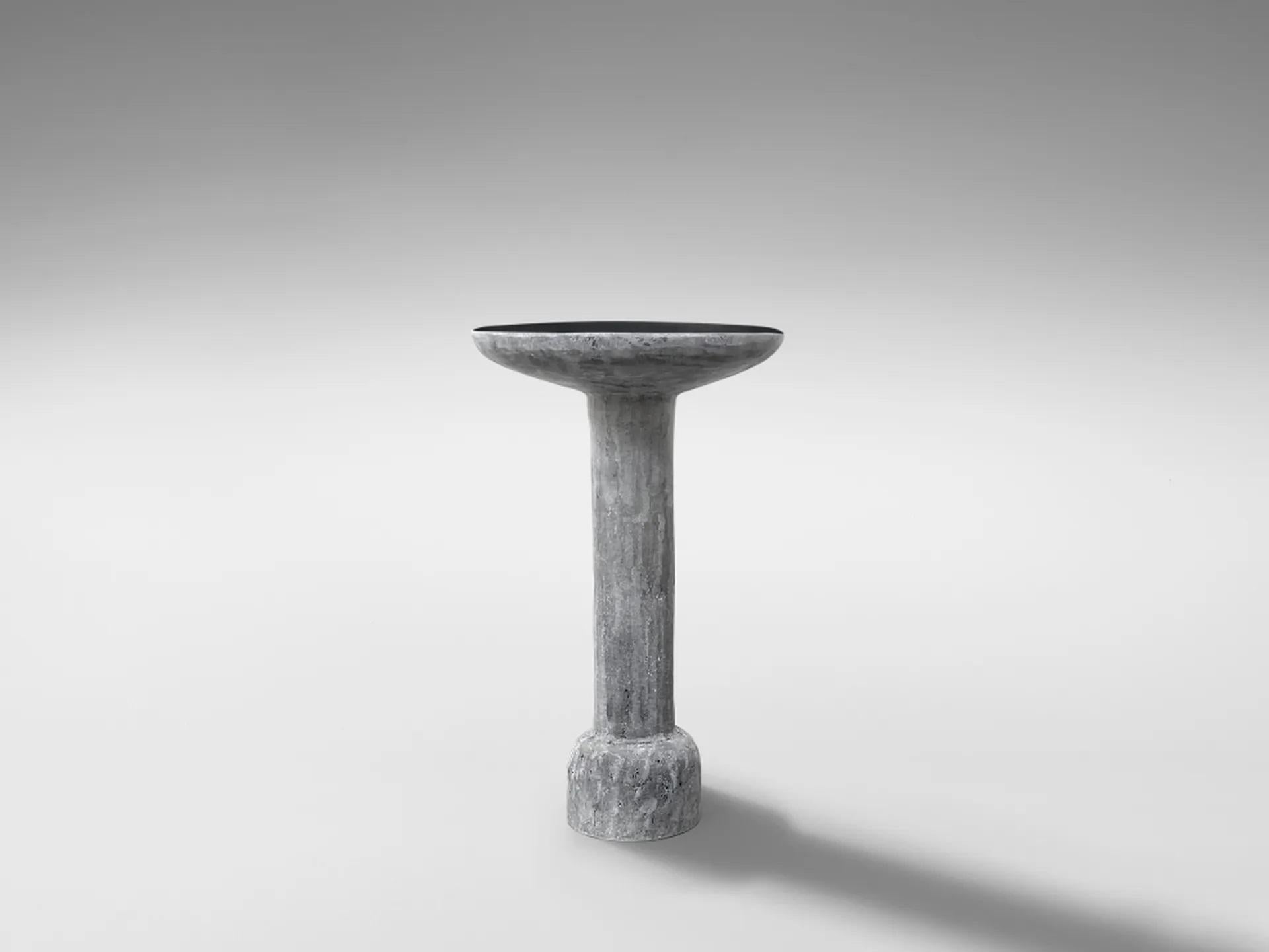 Vaso Tribù di Imperfettolab
Designer: Verter Turroni
2020
Dimensioni: D 32,5 x H 54 cm
Materiali: Fibra di vetro 

I vasi come opere di antiche civiltà. Forme primordiali ed enigmatiche, capaci di richiamare simboli ancestrali, con la