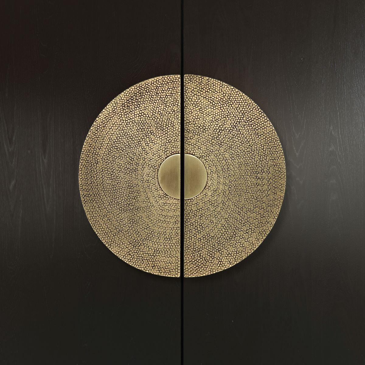 Tribut an Shagreen: Türgriff aus massivem gehämmertem Messing,  Ø 30 cm (Marokkanisch) im Angebot