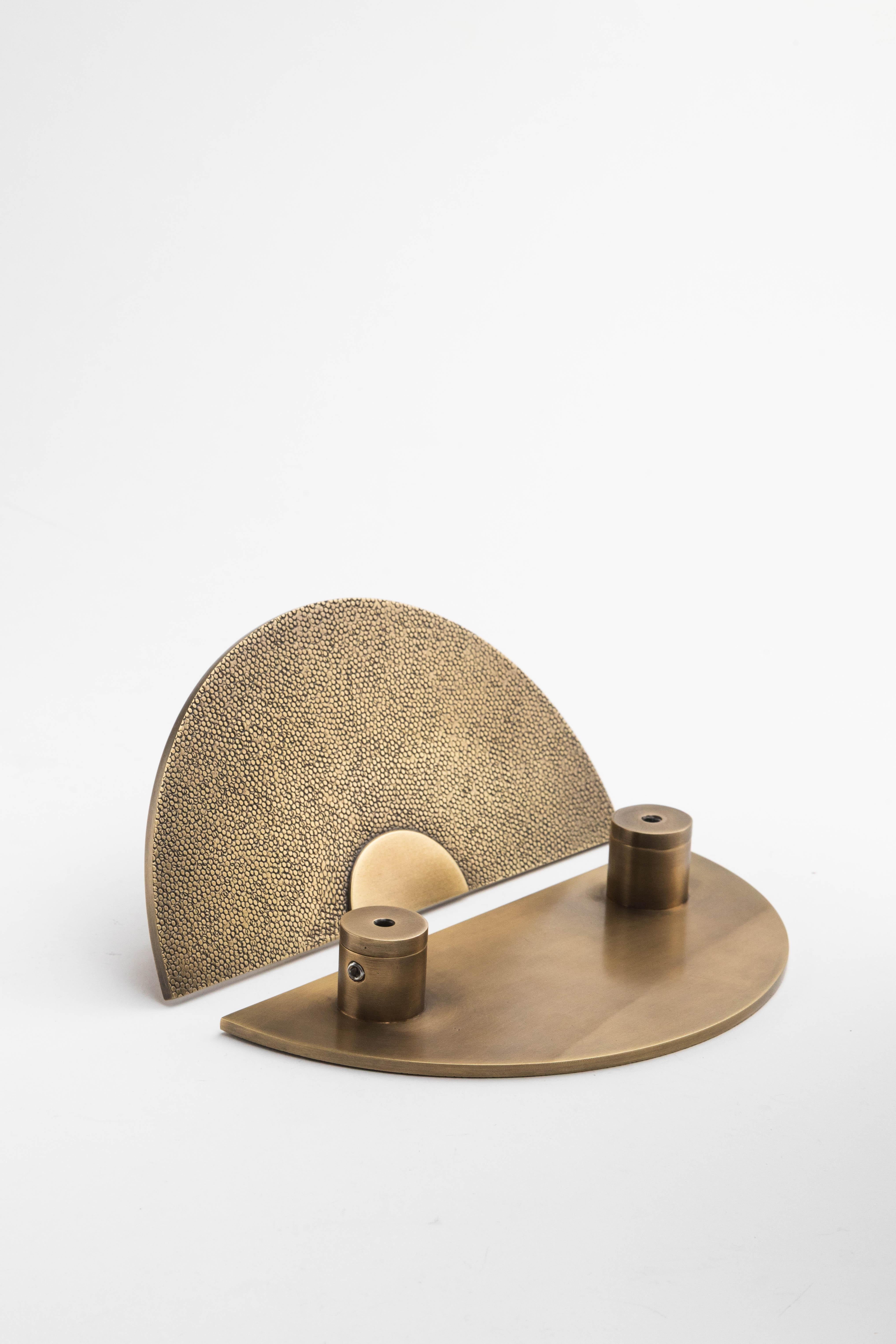 Tribut an Shagreen: Türgriff aus massivem gehämmertem Messing,  Ø 30 cm im Angebot 2