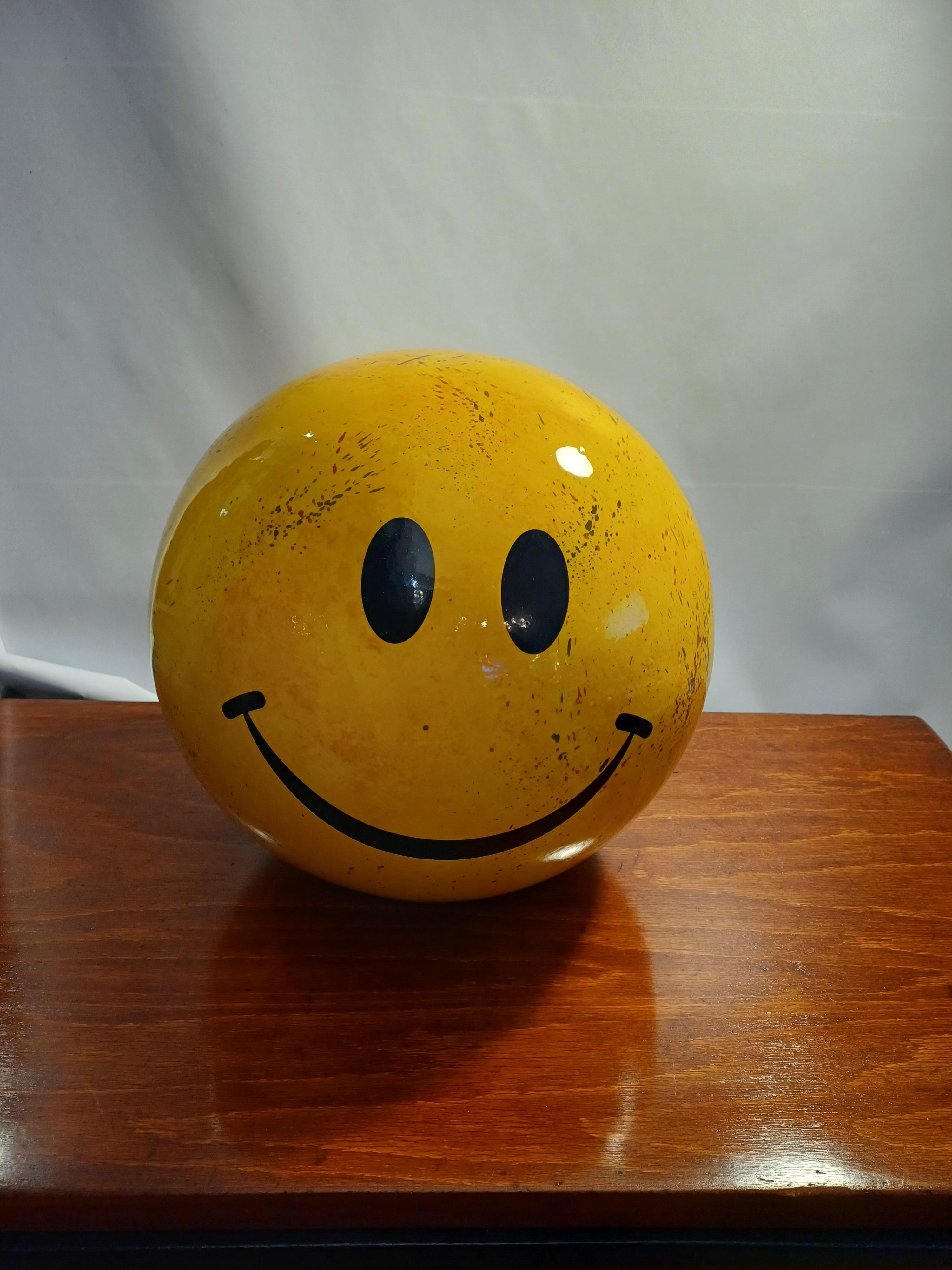 Tributo allo Smile 1963 di Andrea Visconti - Grande Smile giallo en céramique  Neuf - En vente à Torino, Piemonte