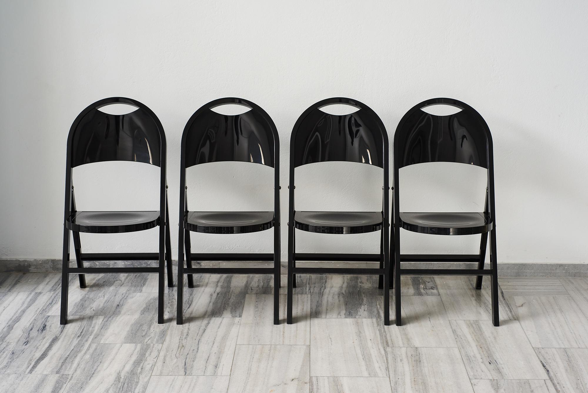 Black glossy polycarbonate folding chairs, model ‘Tric’ by Achille and Piergiacomo Castiglioni for BBB Emmebonacina.
Excellent condition, unused, in their original boxes.