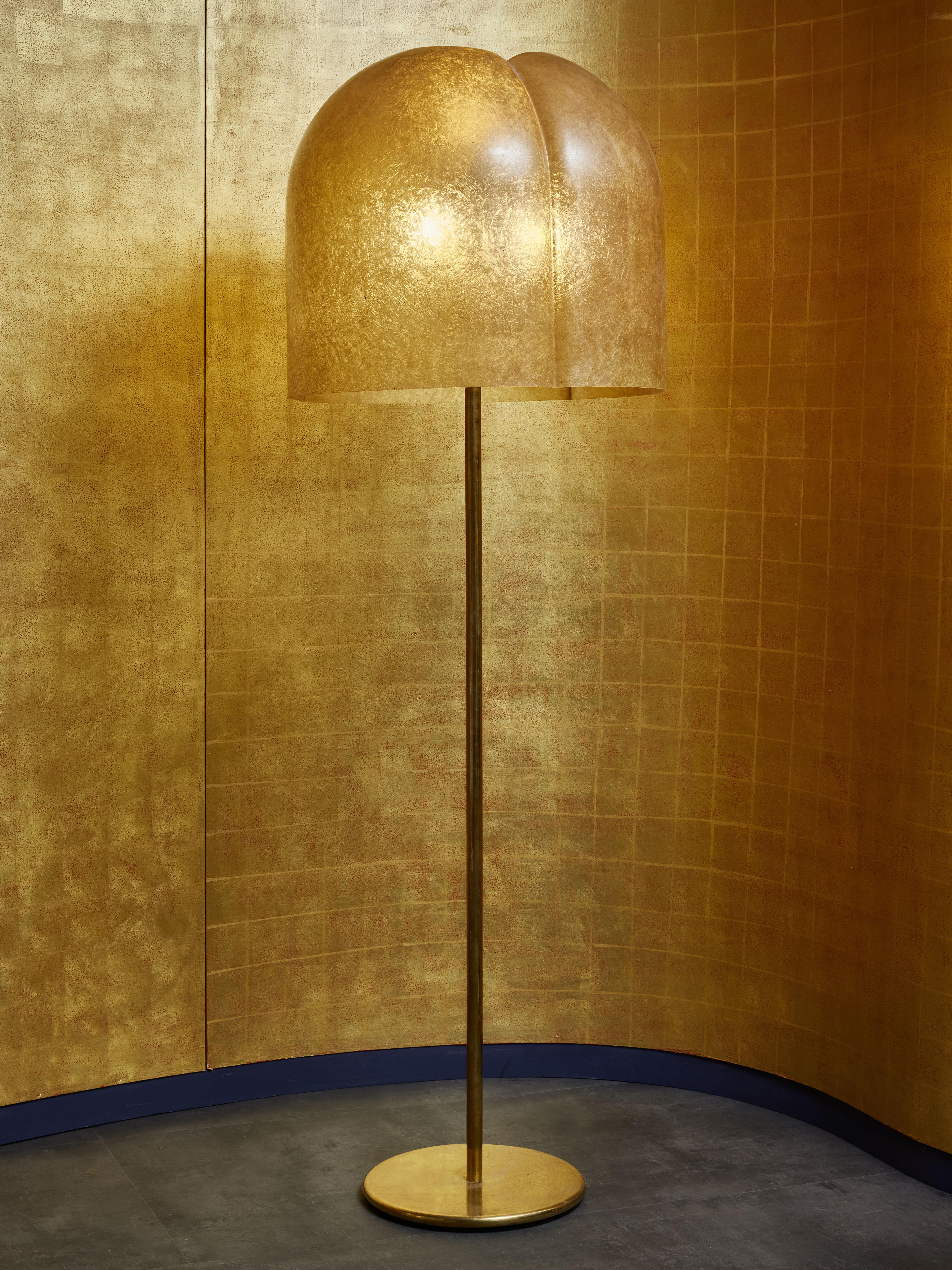 Brass floor lamp with fiberglass lampshade designed by Salvatore Gregorietti for Valenti in the 1970s.

Three sources of light under the shade, and an additional one on top in the recessed center.

Valenti represents superior lighting design made in