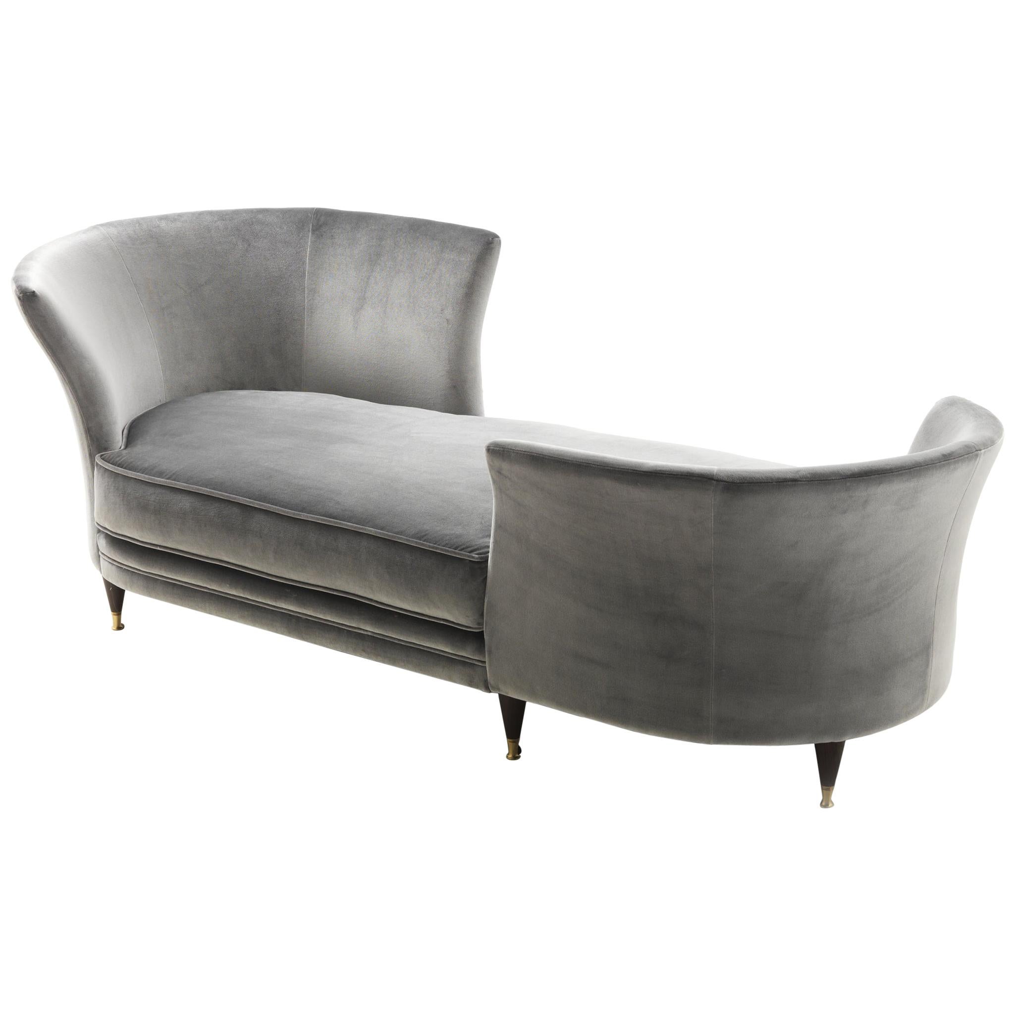 TRICLINIA Gray Upholstered Dormeause in Velvet with Brass Tips and Walnut  For Sale