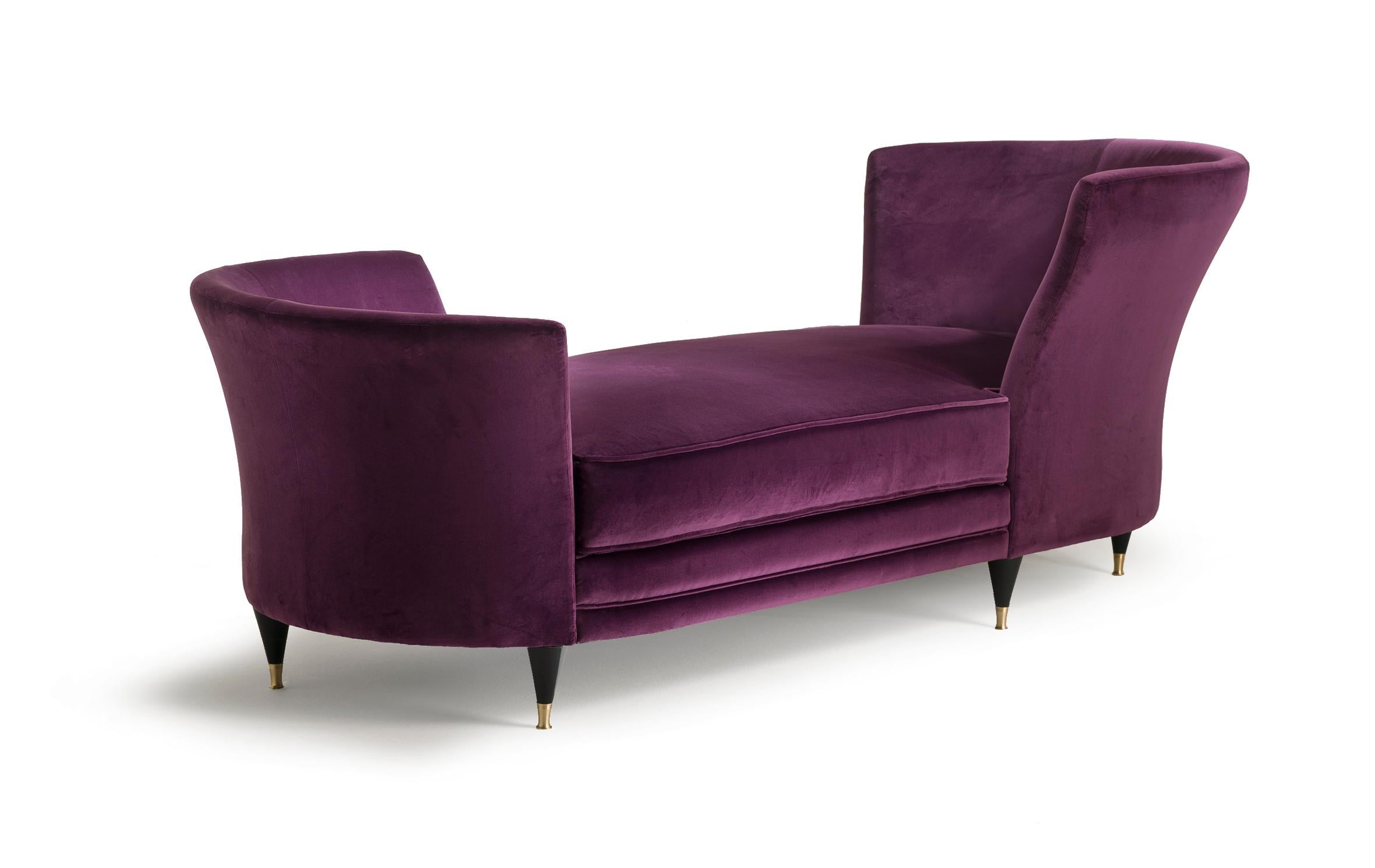 Modern TRICLINIA Gray Upholstered Dormeause in Velvet with Brass Tips and Walnut  For Sale