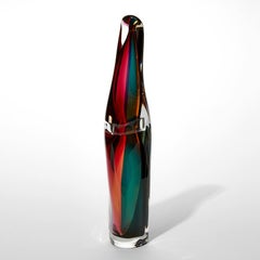 Tricolarial 40, un vase sculptural multicolore soufflé à la bouche par Vic Bamforth