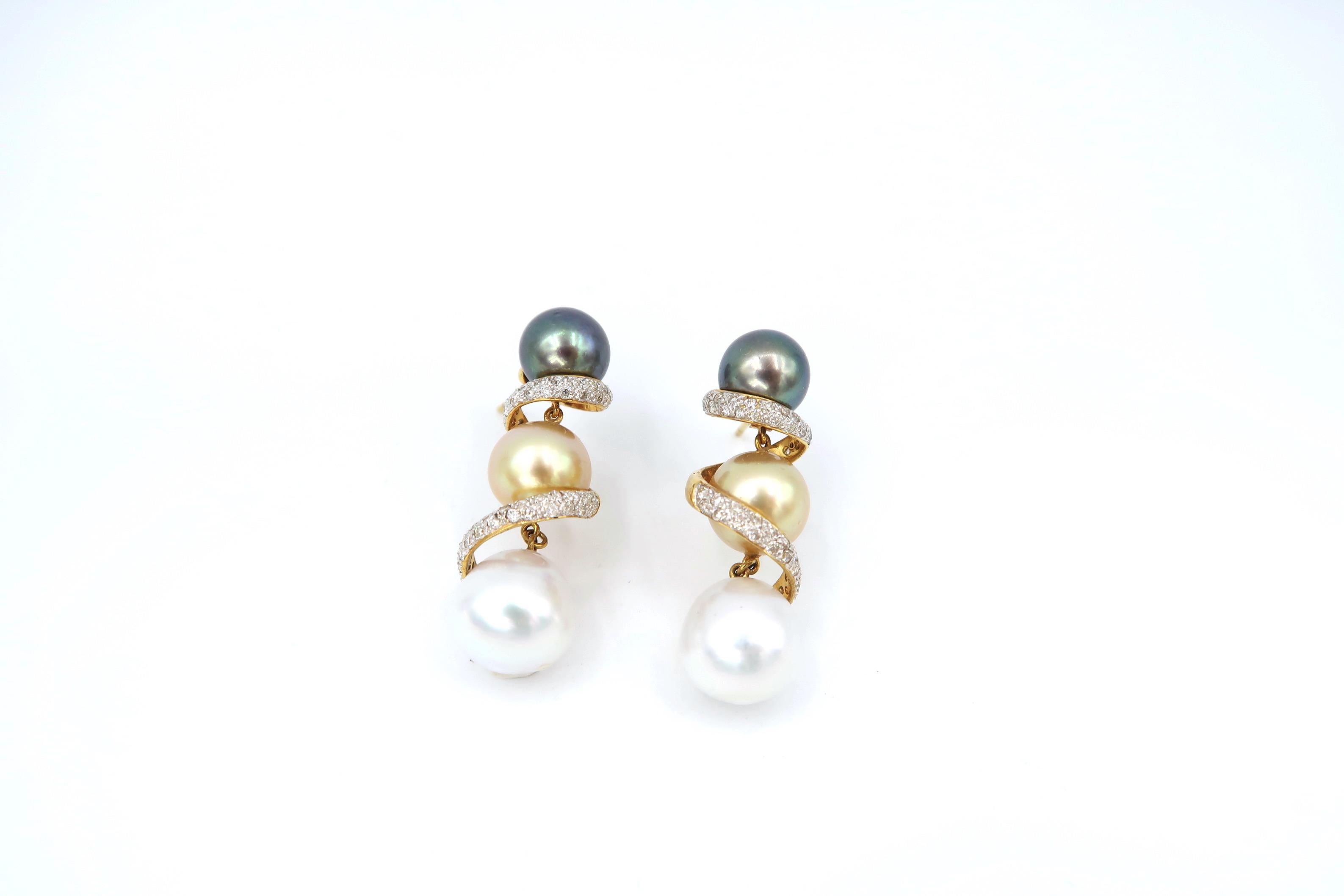 Bespoke Triple Pearl Drop Earrings with Diamond Pavé Spiral in 18K Gold

Height: approx. 1.5 inch

Gold: 18K Gold, approx. 7-7.5 g
White Diamond: approx. 1 ct in total
Pearls: 6 pieces of saltwater pearls of your choice (Tahitian Pearls, Gold South
