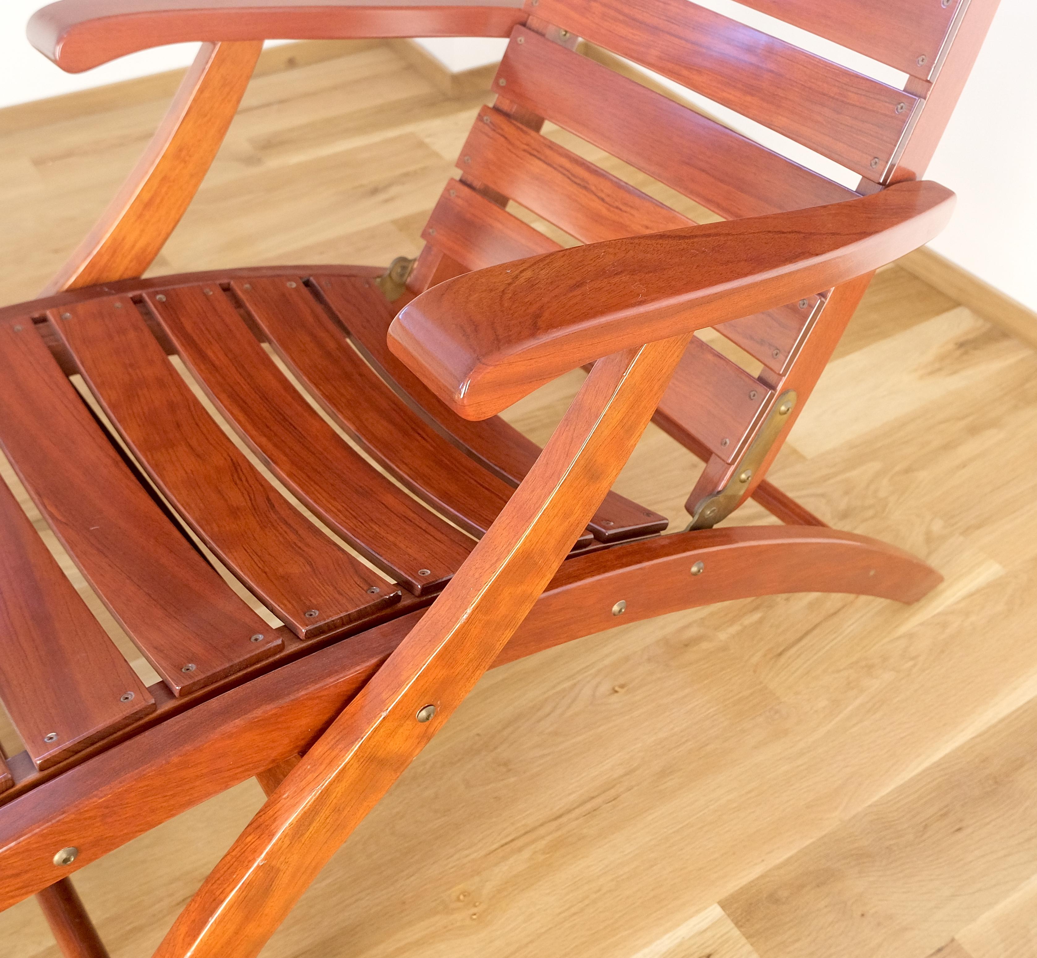 Tricomfort Made in France SOLID Rosewood Sedie da salotto Ottomani Tavolino da caffè In condizioni ottime in vendita a Rockaway, NJ
