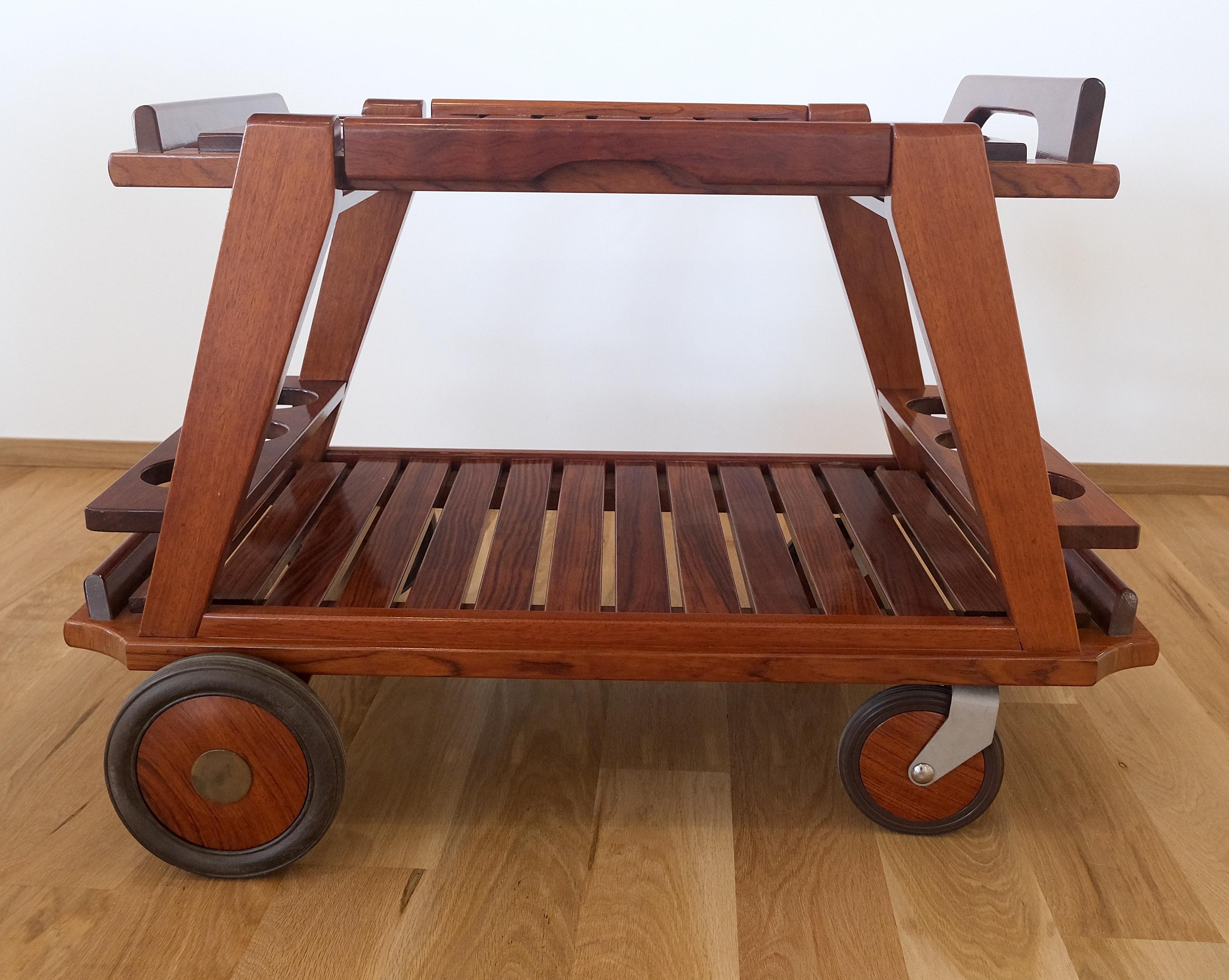 Tricomfort Solid Rosewood Large Wheel Outdoor Indoor Serving Cart Made in France.
Removable serving tray. Mint vintage like new condition.