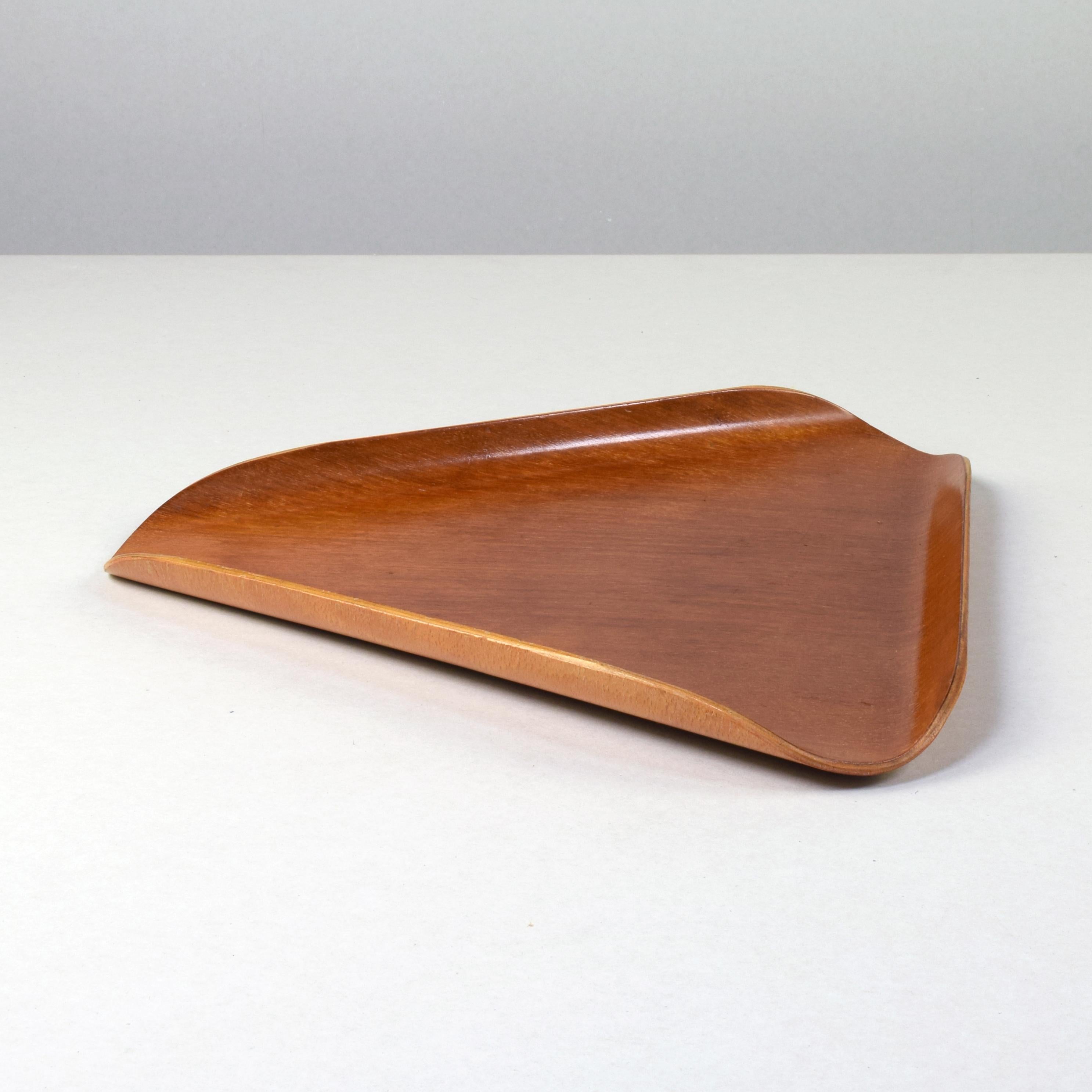 Mid-Century Modern 'Tricorne' Tray by Robin Day for Hille, 1955, Super Mid-Century Plywood Object