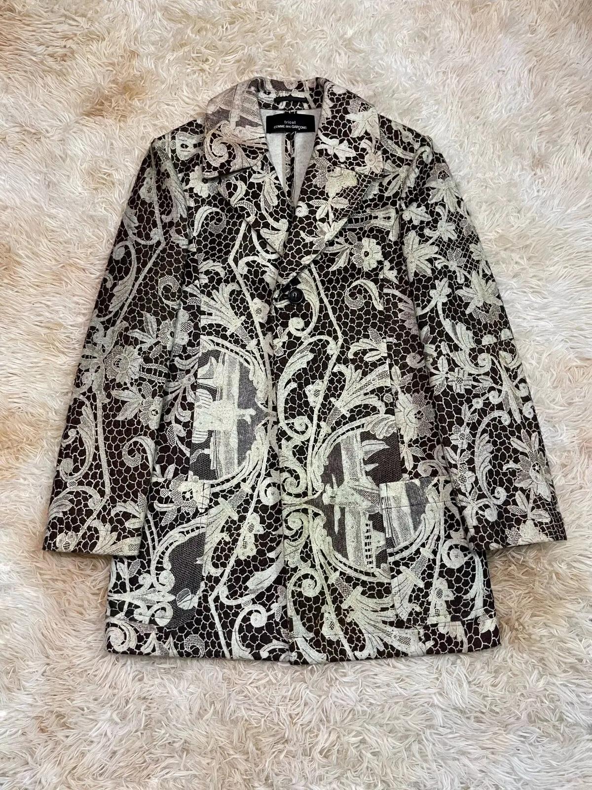 Sophisticated piece by Tao Kurihara, vintage condition with some signs of usage but without heavy alteration or damages.

Size: Medium, please check our measurements.

Condition: 8,5/10

Feels free to message me with any questions regarding