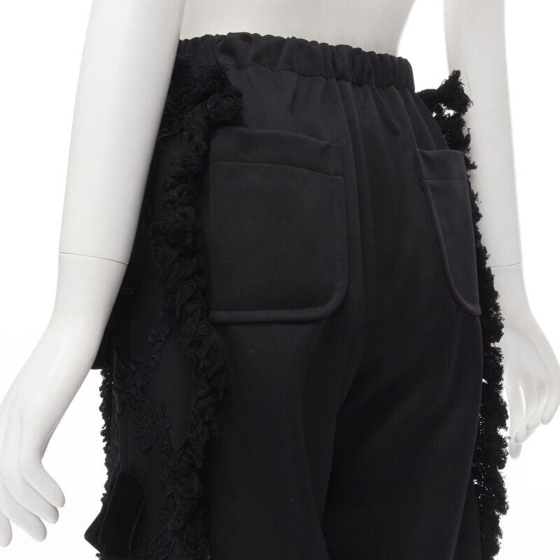TRICOT COMME DES GARCONS pantalon large noir à volants, à fleurs et à rubans de velours S en vente 2