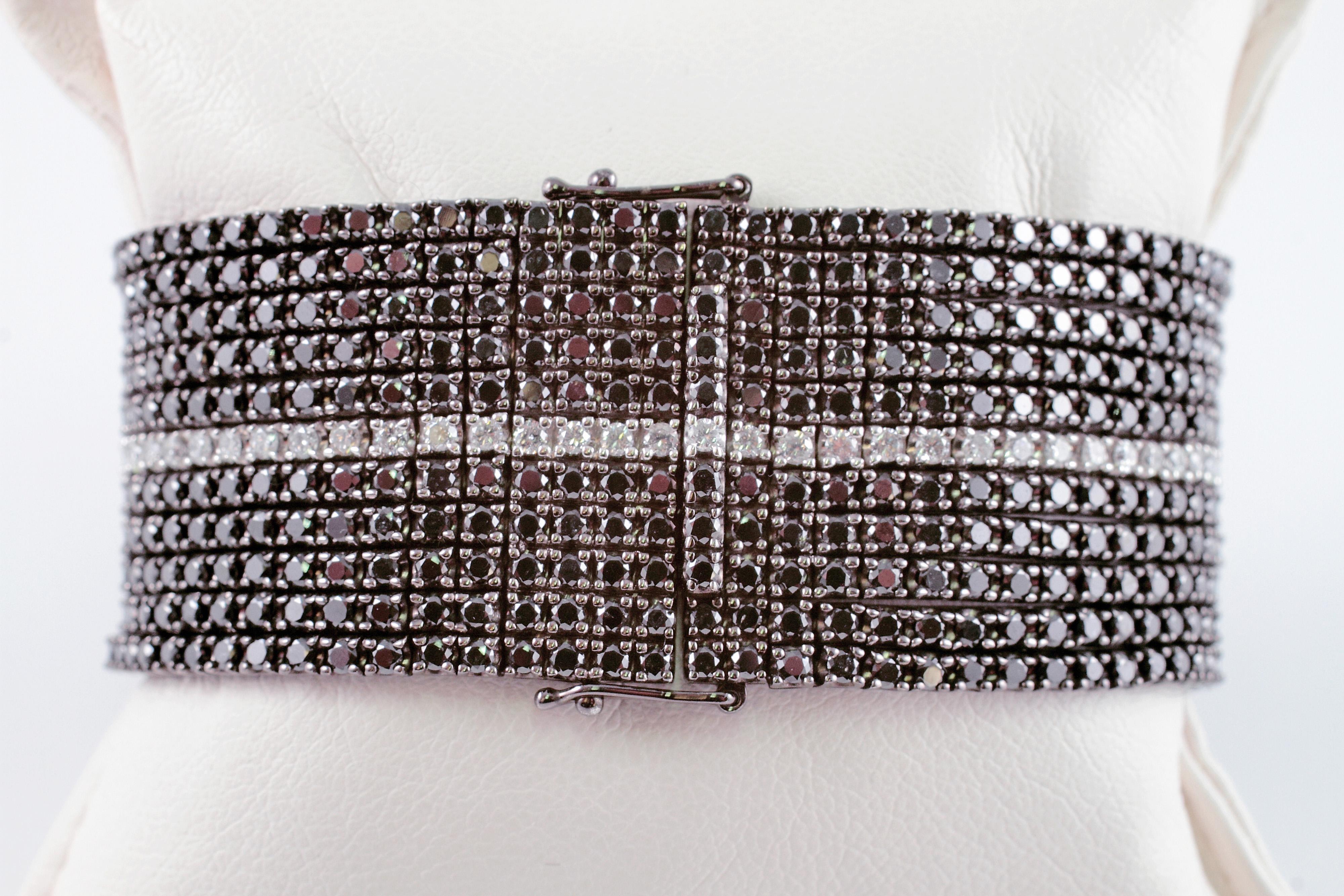 Women's or Men's Trident 20.00 Carat Black Diamond 2.00 Carat White Diamond Bracelet