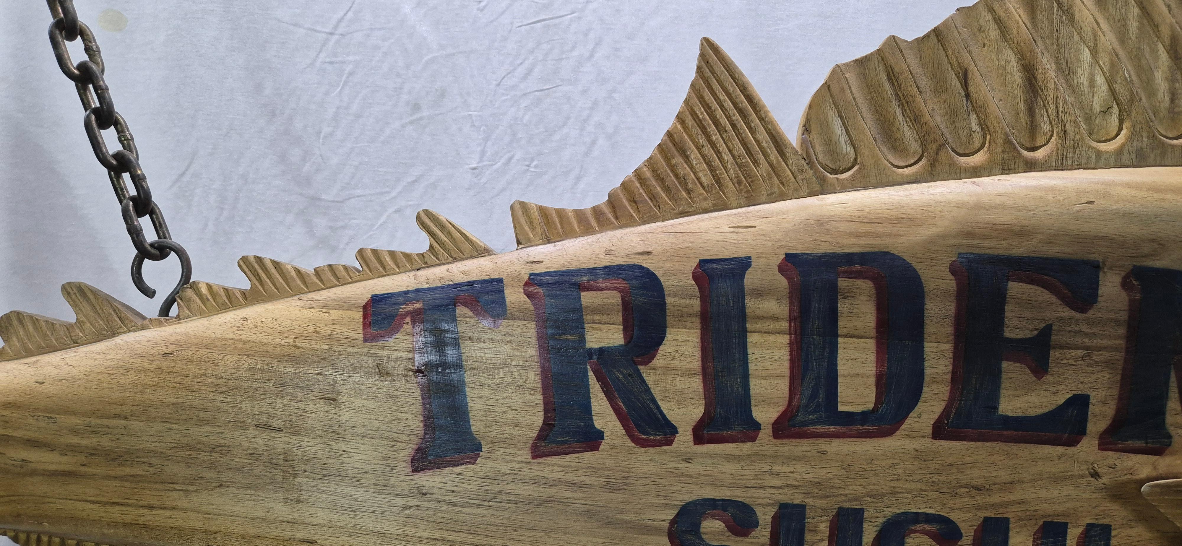 Insegna commerciale intagliata del Trident Sushi Bar in vendita 1