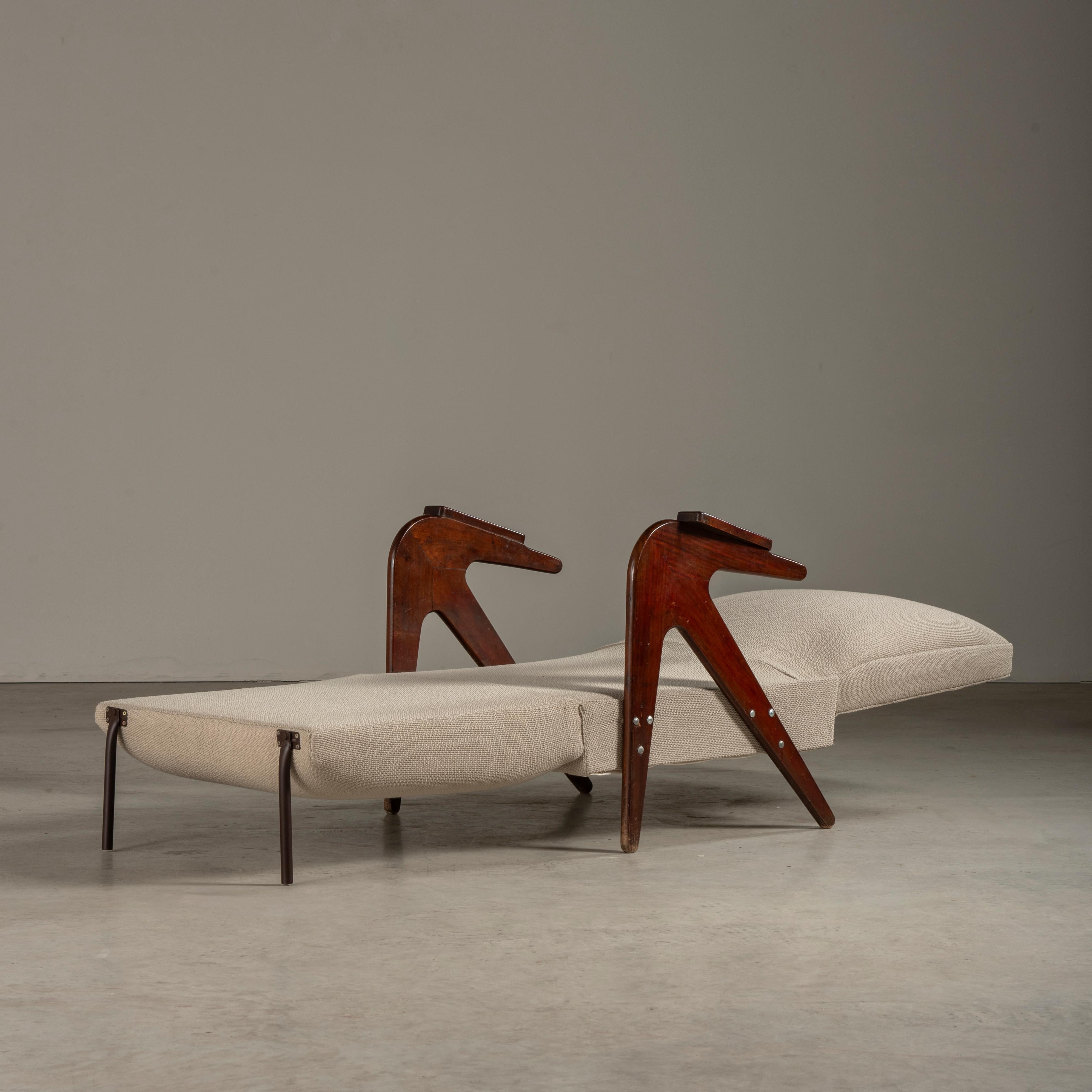 Fabric 'Tridente' Lounge Chair, by Móveis Drago, Brazilian Mid-Century Modern Design For Sale