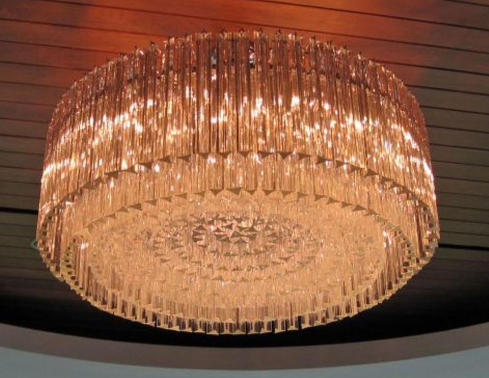 Italian chandelier with clear Murano glasses cut in Triedri technique arranged in nine layers on chrome finish metal frame / Made in Italy
9 lights / E26 or E27 type / max 60W each
Diameter: 35.5 inches / Height: 13 inches plus chain and