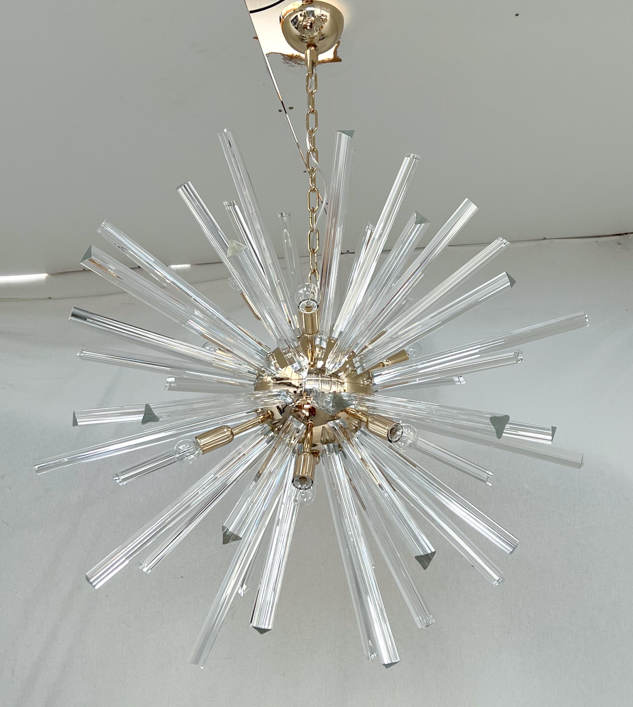Italian sputnik chandelier with Murano glasses hand blown into three points using Triedri technique, mounted on 24-karat gold-plated frame / inspired by Venini / Made in Italy
12 lights / E12 or E14 type / max 40W each
Measures: Diameter 35.5 inches