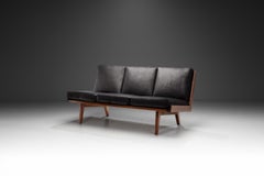 Sofá "Trienna" de Carl Gustaf Hiort af Ornäs para Puunveisto OY, Finlandia Años 50
