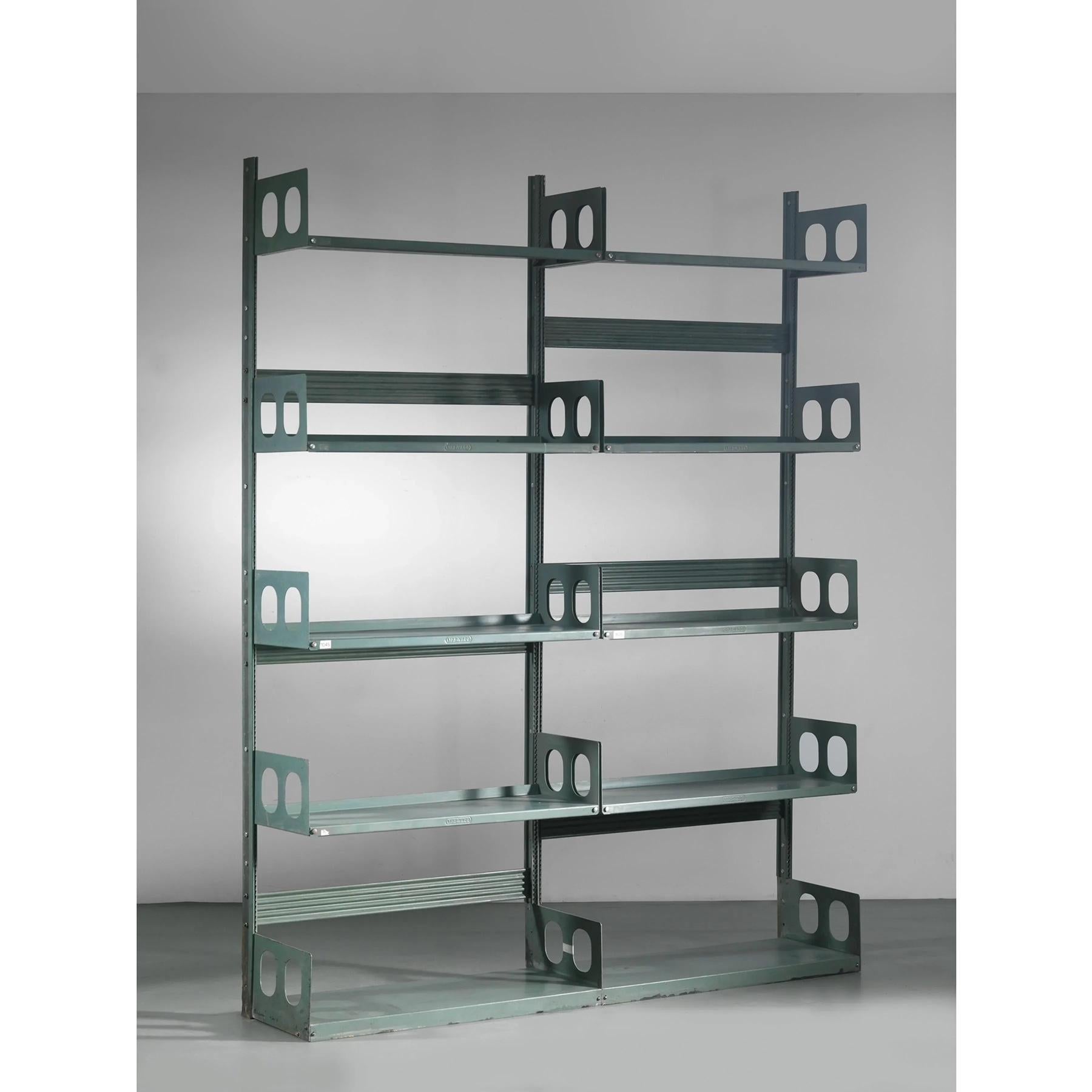 Rara y extraordinaria librería de hierro pintado modelo 