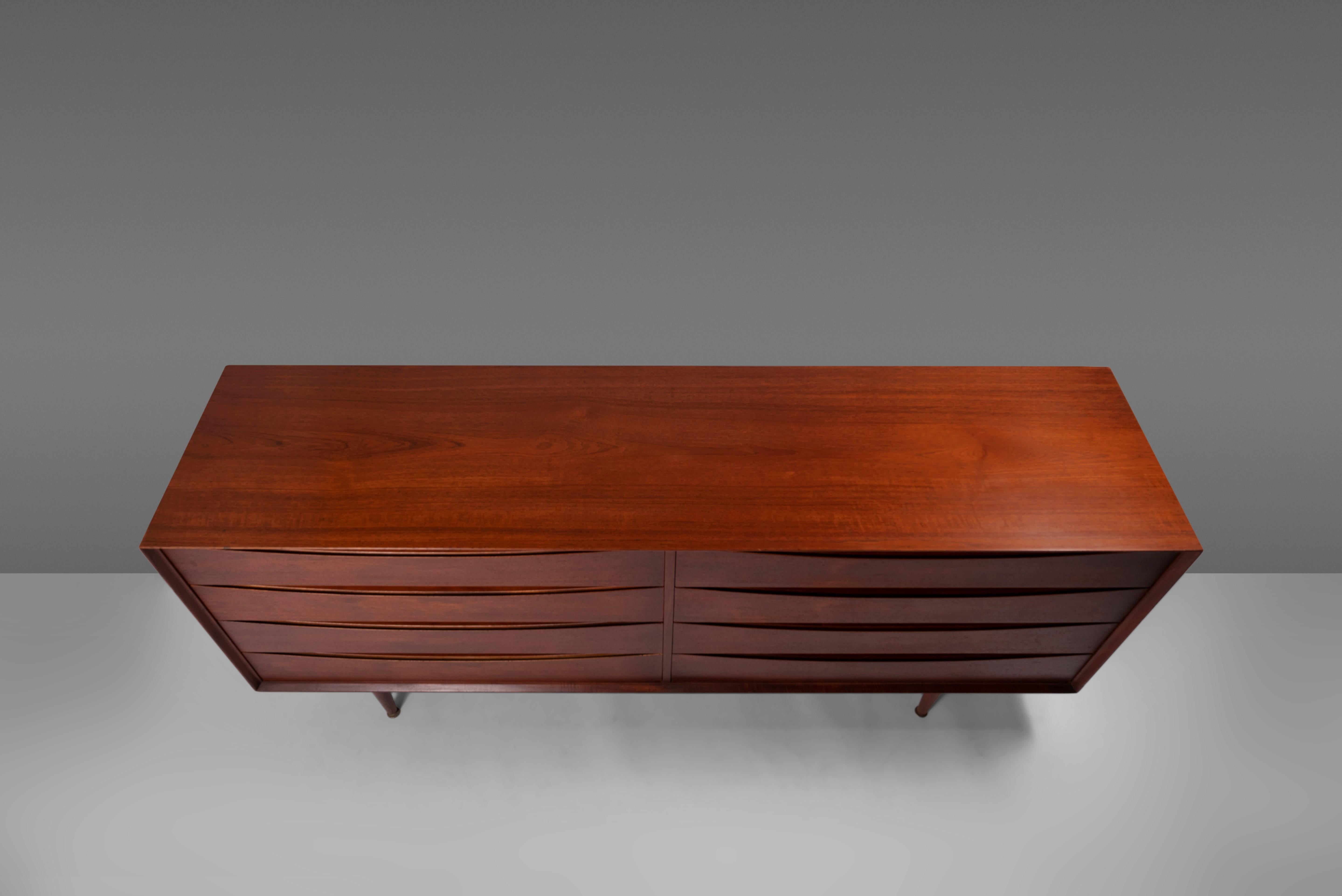 Triennale Dresser / Credenza Model L-32-6 by Arne Vodder for Sibast, c. 1950s In Good Condition In Deland, FL