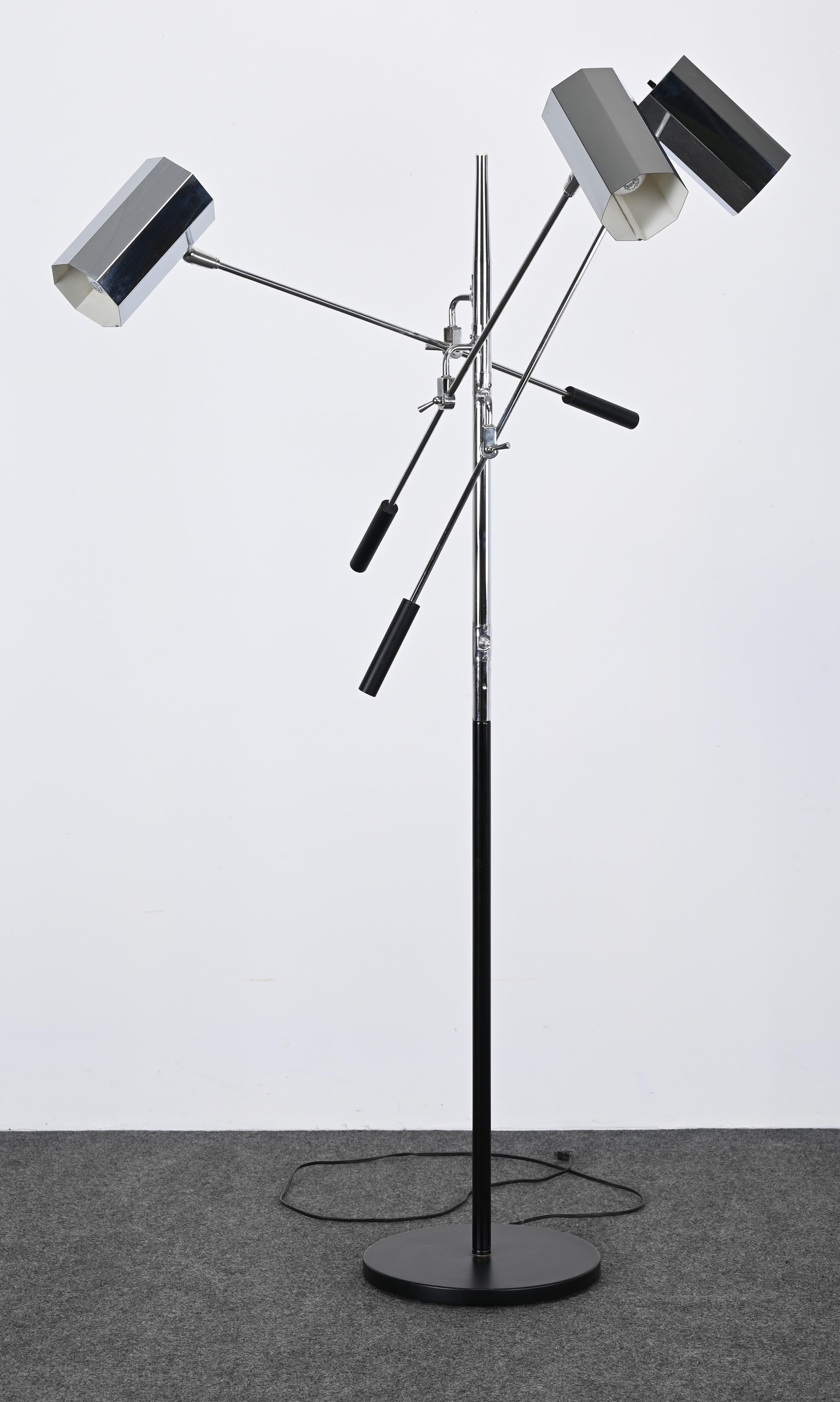 An amazing Triennale chrome floor lamp by Robert Sonneman, 1960s. This floor lamp has three adjustable arms, there is a shade on each arm that can be turned individually. Chrome steel shades with black metal base. Italian Arteluce style. This floor