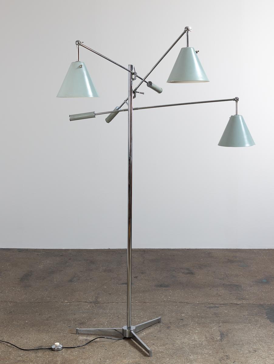 Mid-Century Modern Lampe Triennale en vente