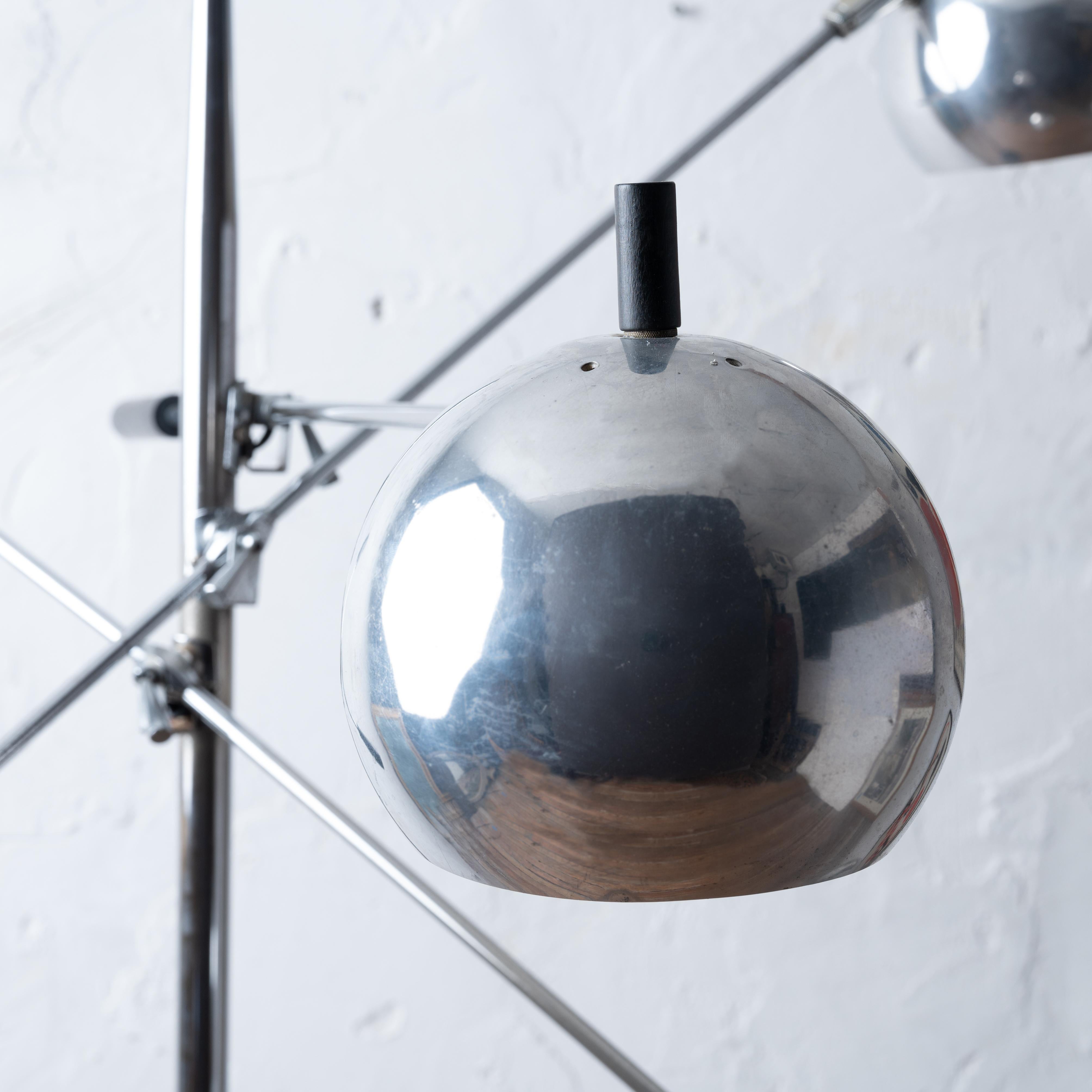 Lámpara de pie Triennale Orbiter Chrome de Robert Sonneman, c.1970 Estadounidense en venta
