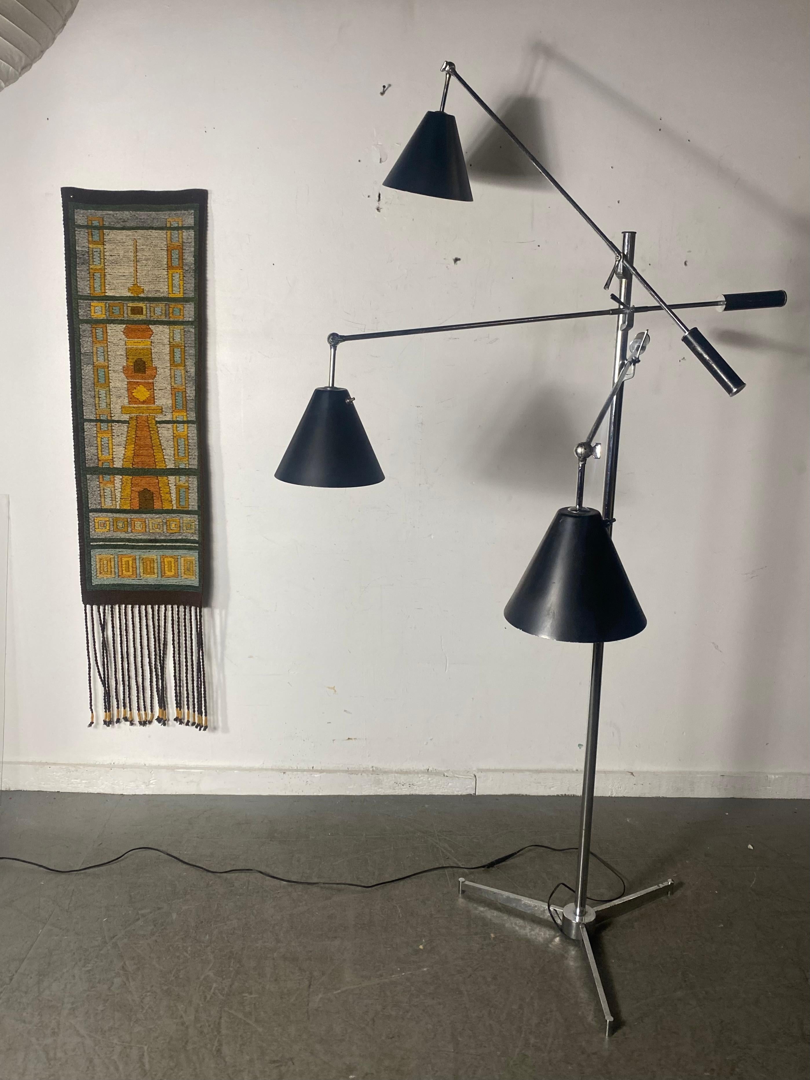 An iconic floor lamp designed by Angelo Lelli for Arredoluce, first exhibited at the Triennale Exposition in Milan in 1951.
The Triennale is a sculptural lighting design with tighteners for both the adjustable swivel shades and the three