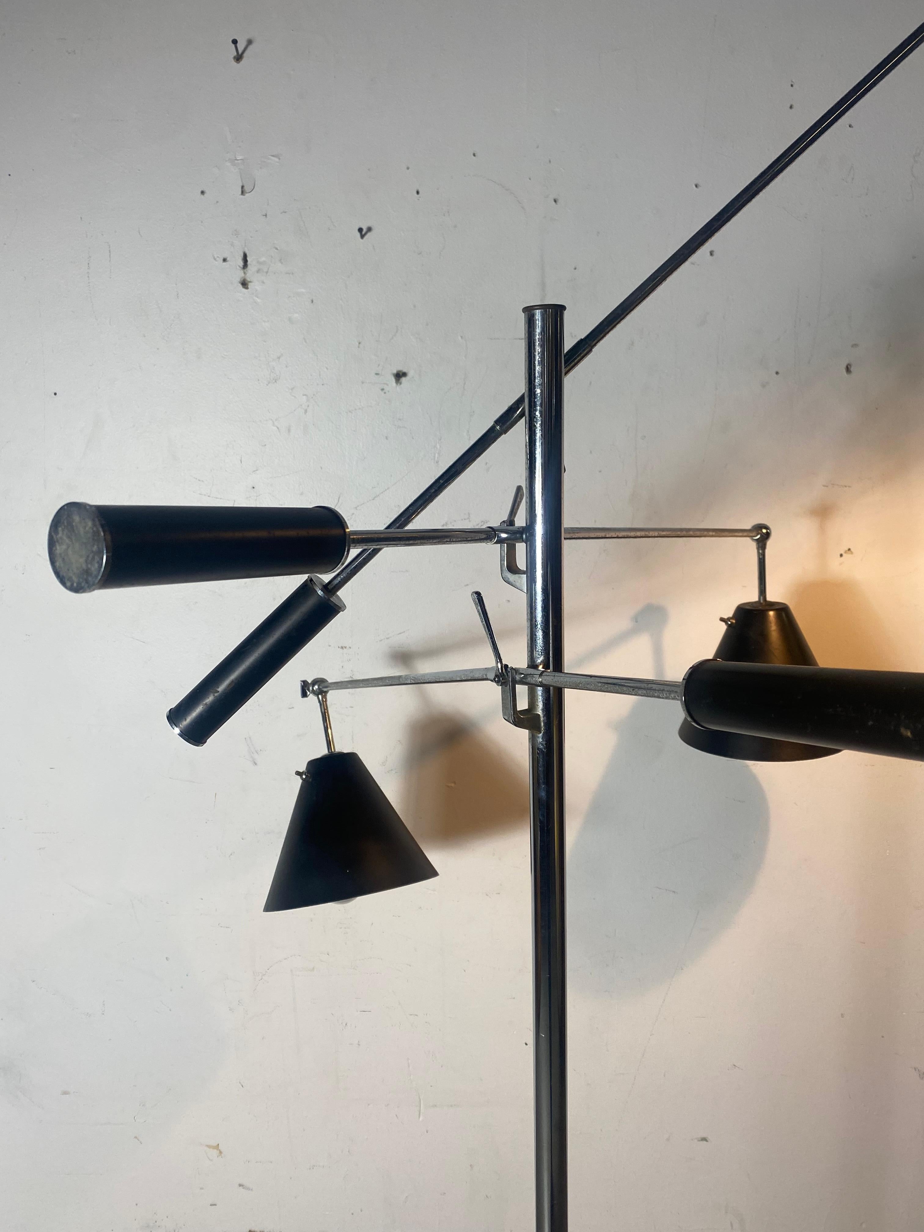 Mid-Century Modern Triennale Polished Chrom Floor Lamp Arredoluce, Triennale Angelo Lelli, Italy For Sale