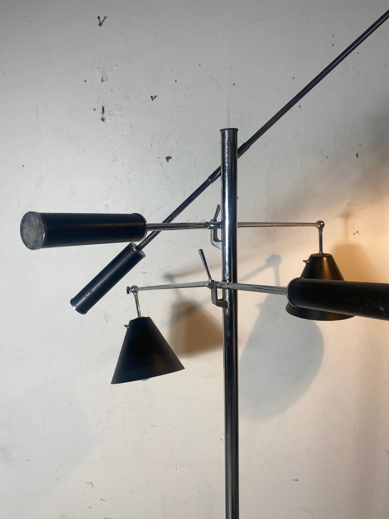 Italian Triennale Polished Chrom Floor Lamp Arredoluce, Triennale Angelo Lelli, Italy For Sale
