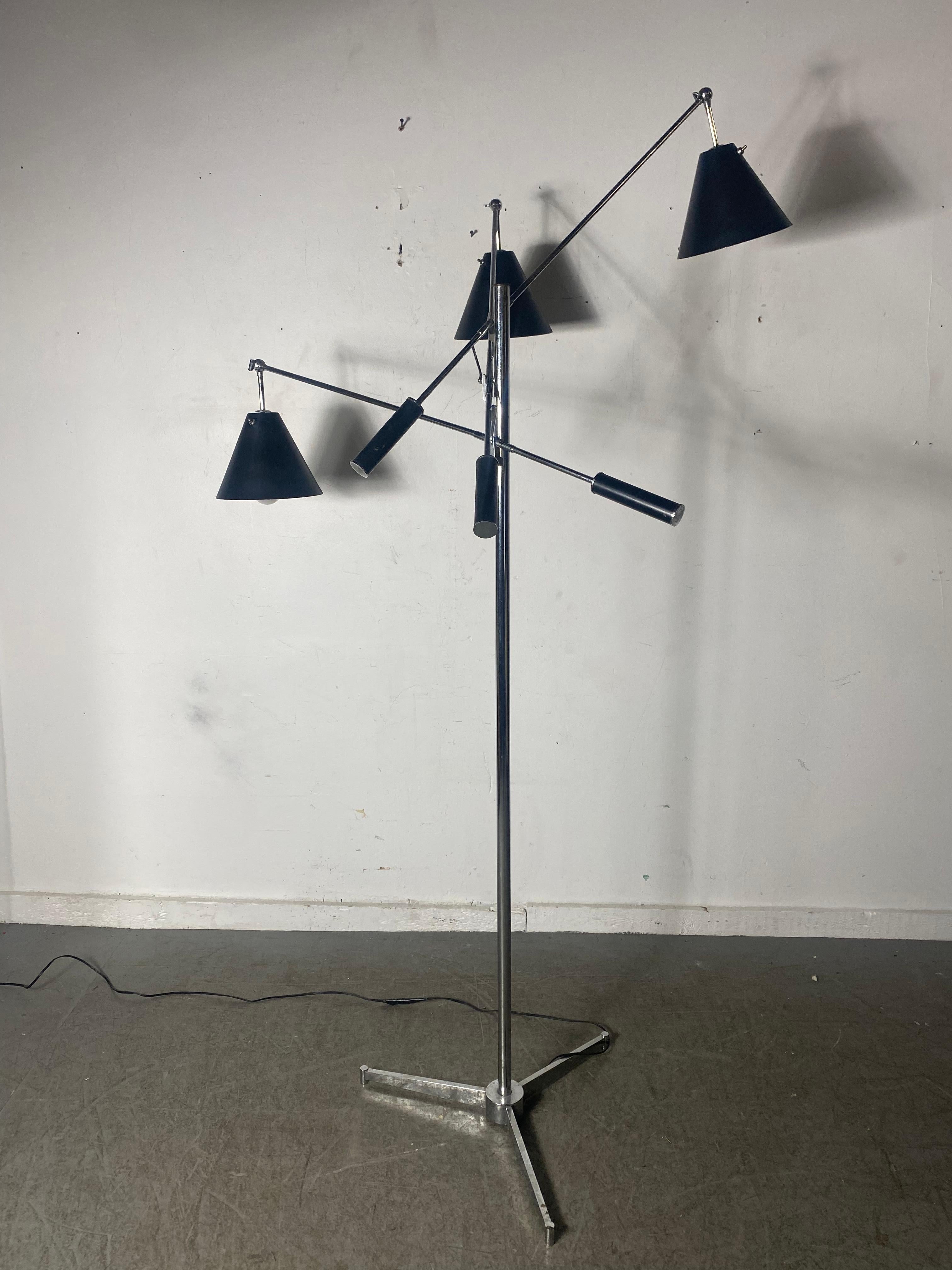 Italian Triennale Polished Chrom Floor Lamp Arredoluce, Triennale Angelo Lelli, Italy For Sale