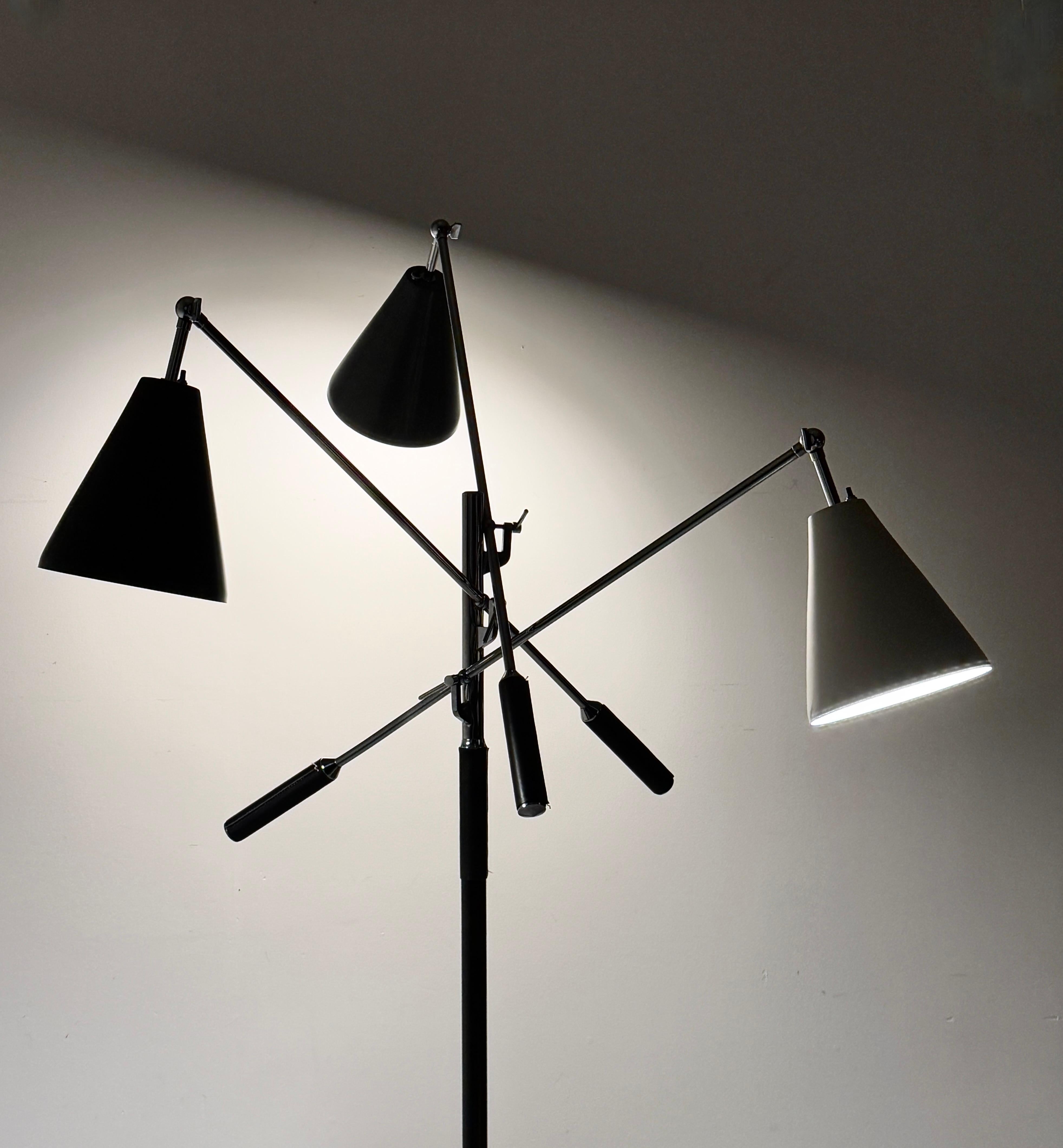 Dreiarmige Triennale-Stehleuchte im Stil von Angelo Lelii für Arredoluce, Italien 1960er Jahre im Angebot 3