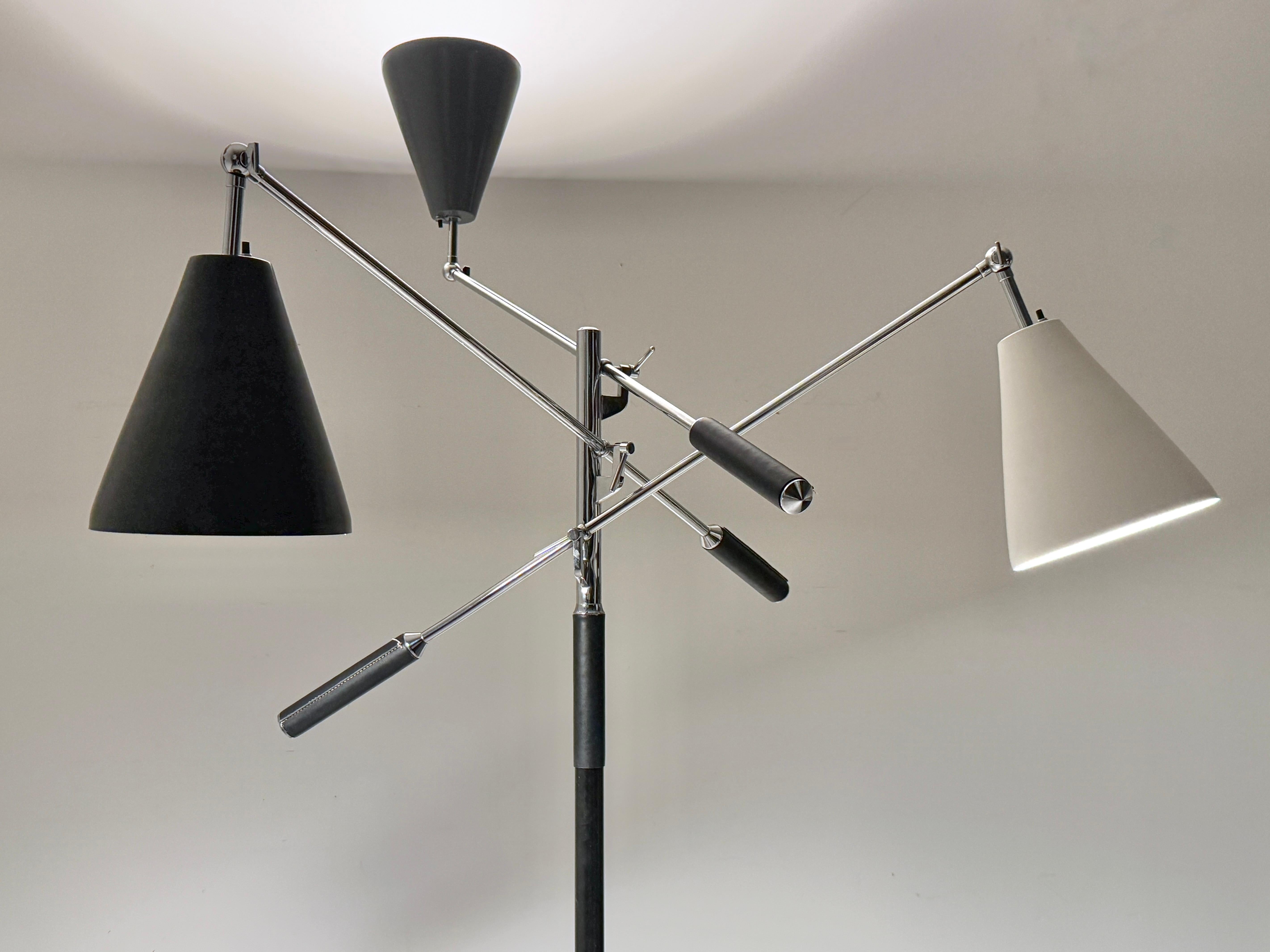 Dreiarmige Triennale-Stehleuchte im Stil von Angelo Lelii für Arredoluce, Italien 1960er Jahre (Mitte des 20. Jahrhunderts) im Angebot