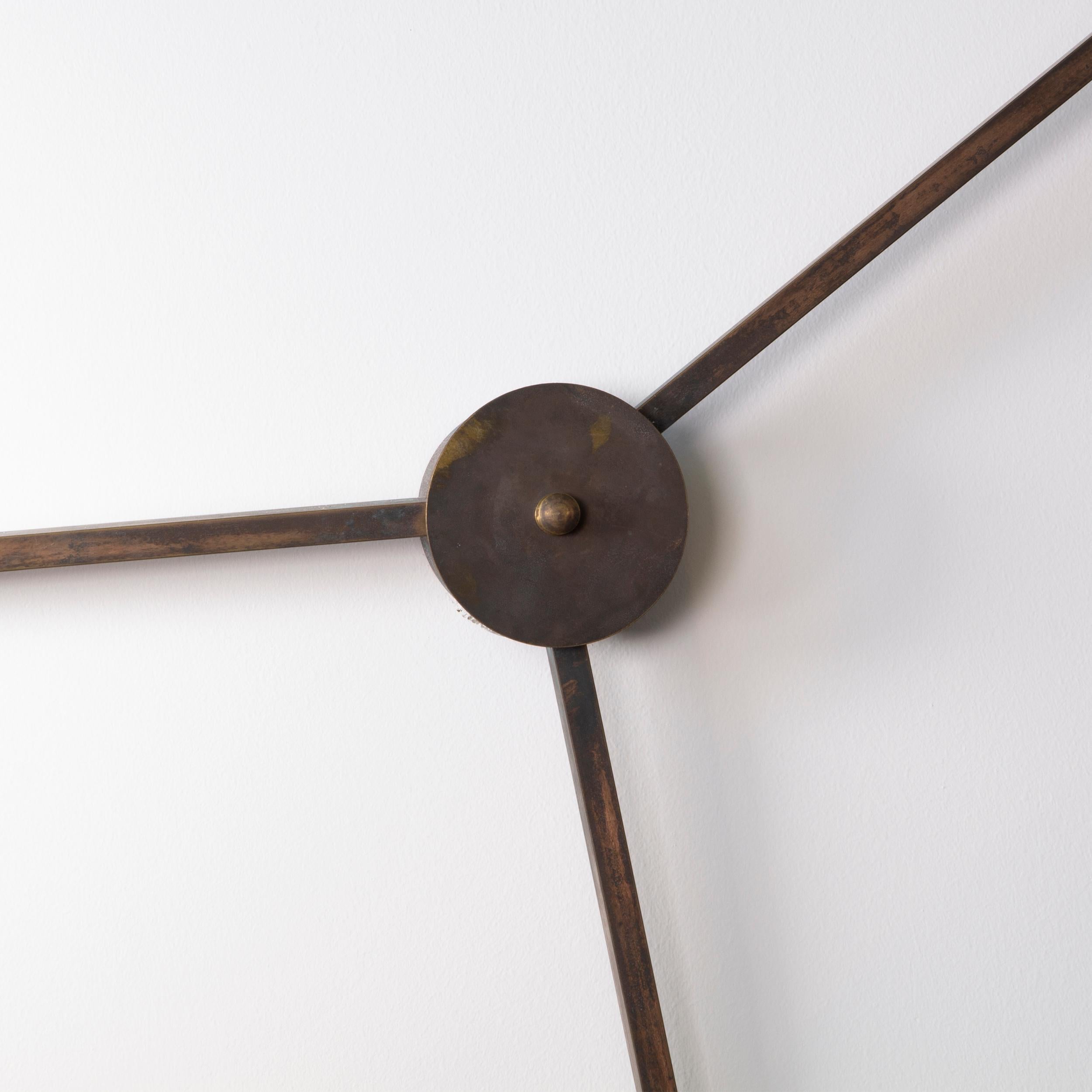Triennale Wand- oder Deckenleuchte aus Bronze, Messing und weißem, mattiertem Murano-Glas (20. Jahrhundert) im Angebot