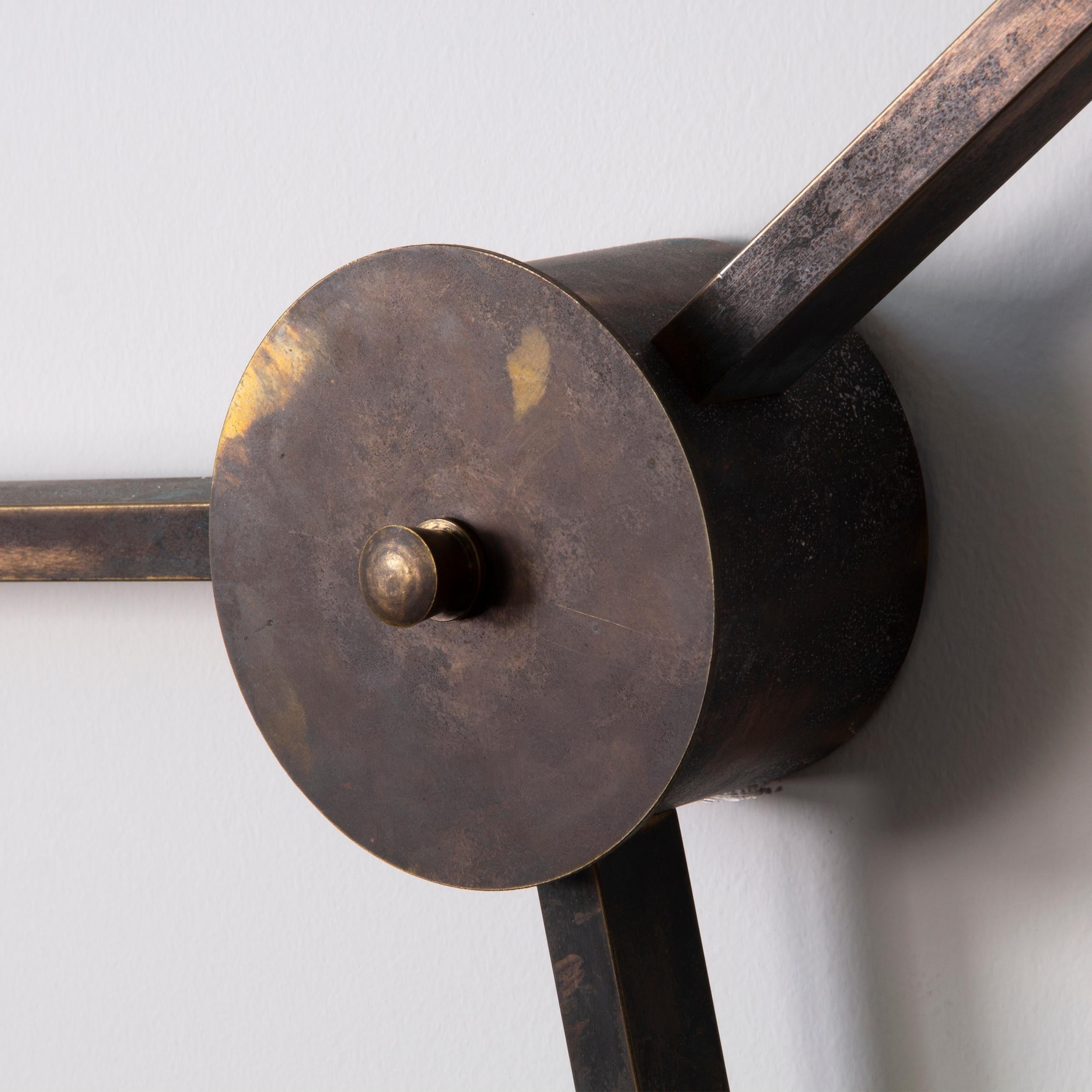 Triennale Wand- oder Deckenleuchte aus Bronze, Messing und weißem, mattiertem Murano-Glas im Angebot 3