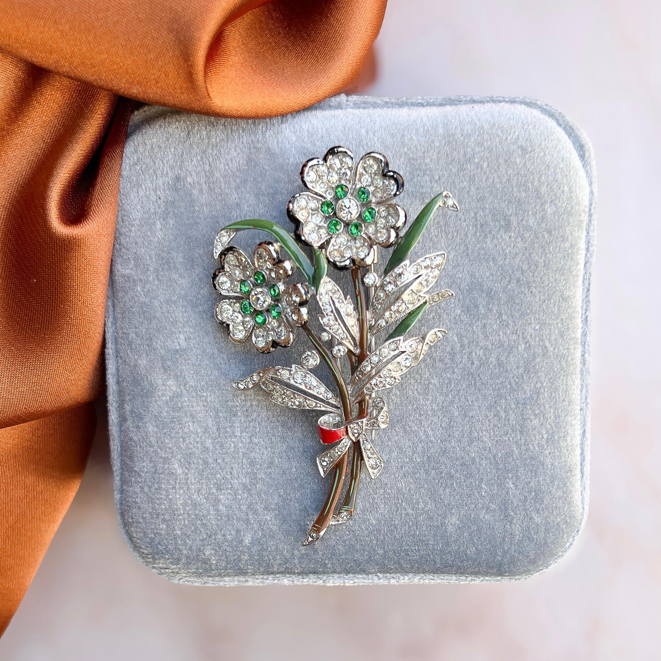 Trifari 1940s Enamel and Rhinestone Floral Fur Clip In Fair Condition For Sale In Skelmersdale, GB